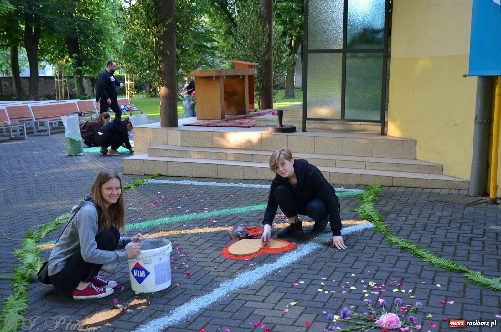 Zdjęcie w galerii na portalu naszraciborz.pl: Parafie NSPJ i Matki Bożej gotowe na Boże Ciało wiadomości z regionu