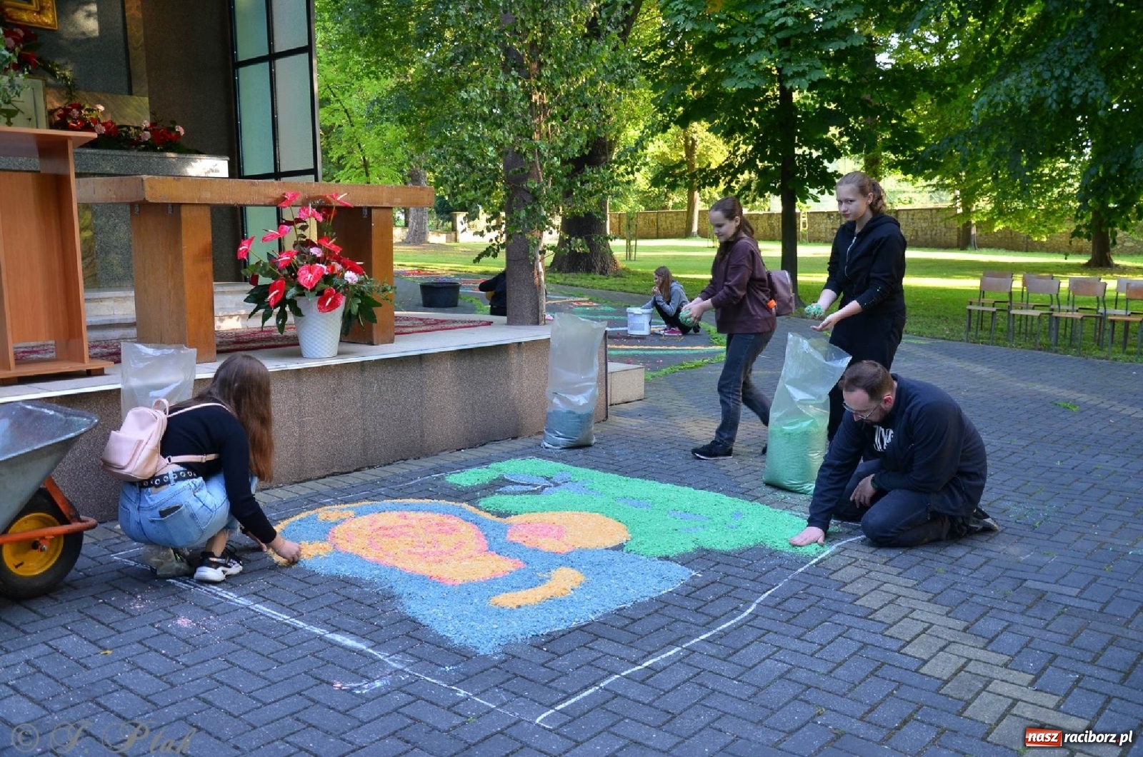 Zdjęcie w galerii na portalu naszraciborz.pl: Parafie NSPJ i Matki Bożej gotowe na Boże Ciało wiadomości z regionu