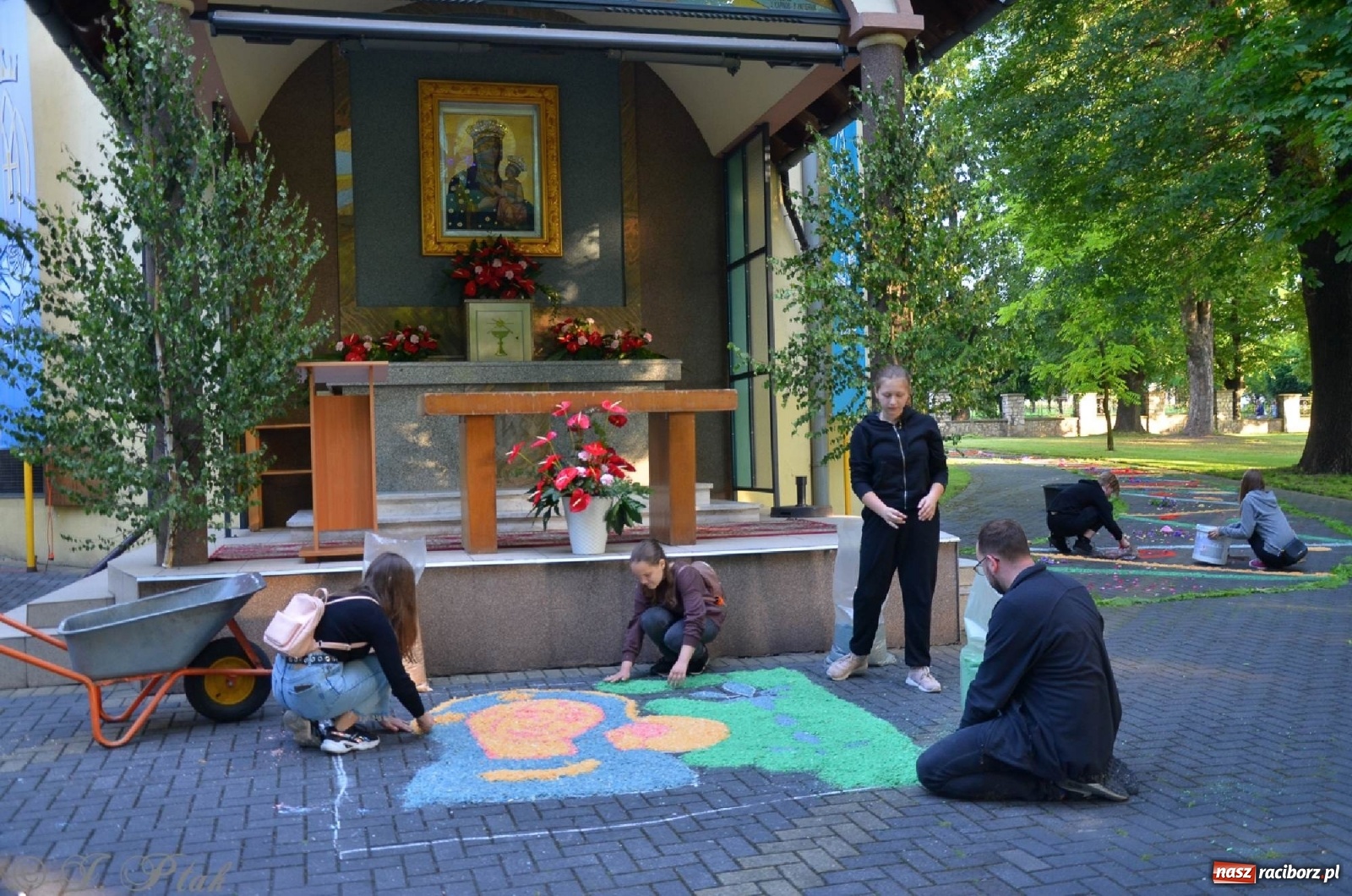 Zdjęcie w galerii na portalu naszraciborz.pl: Parafie NSPJ i Matki Bożej gotowe na Boże Ciało wiadomości z regionu