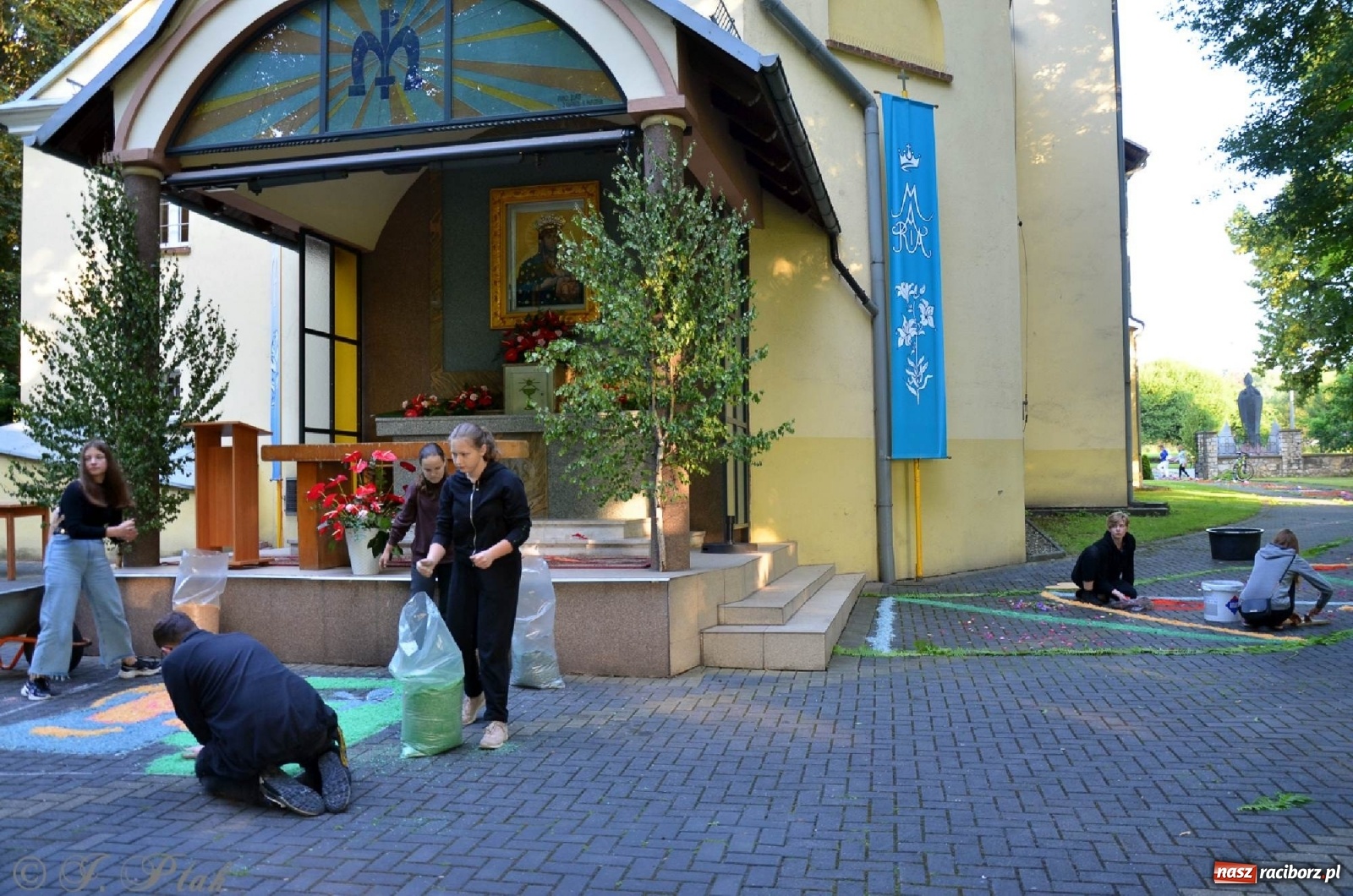 Zdjęcie w galerii na portalu naszraciborz.pl: Parafie NSPJ i Matki Bożej gotowe na Boże Ciało wiadomości z regionu