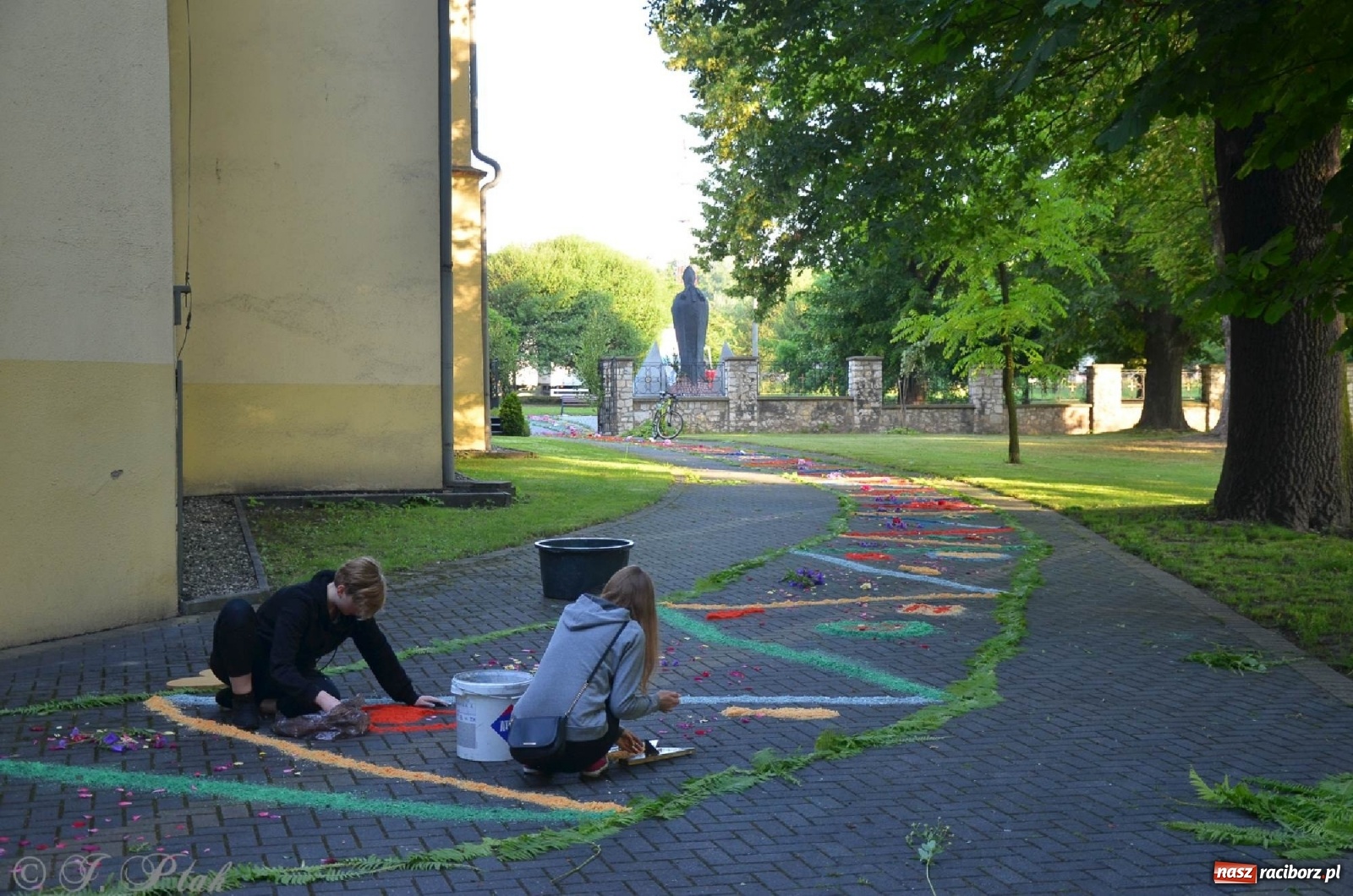 Zdjęcie w galerii na portalu naszraciborz.pl: Parafie NSPJ i Matki Bożej gotowe na Boże Ciało wiadomości z regionu