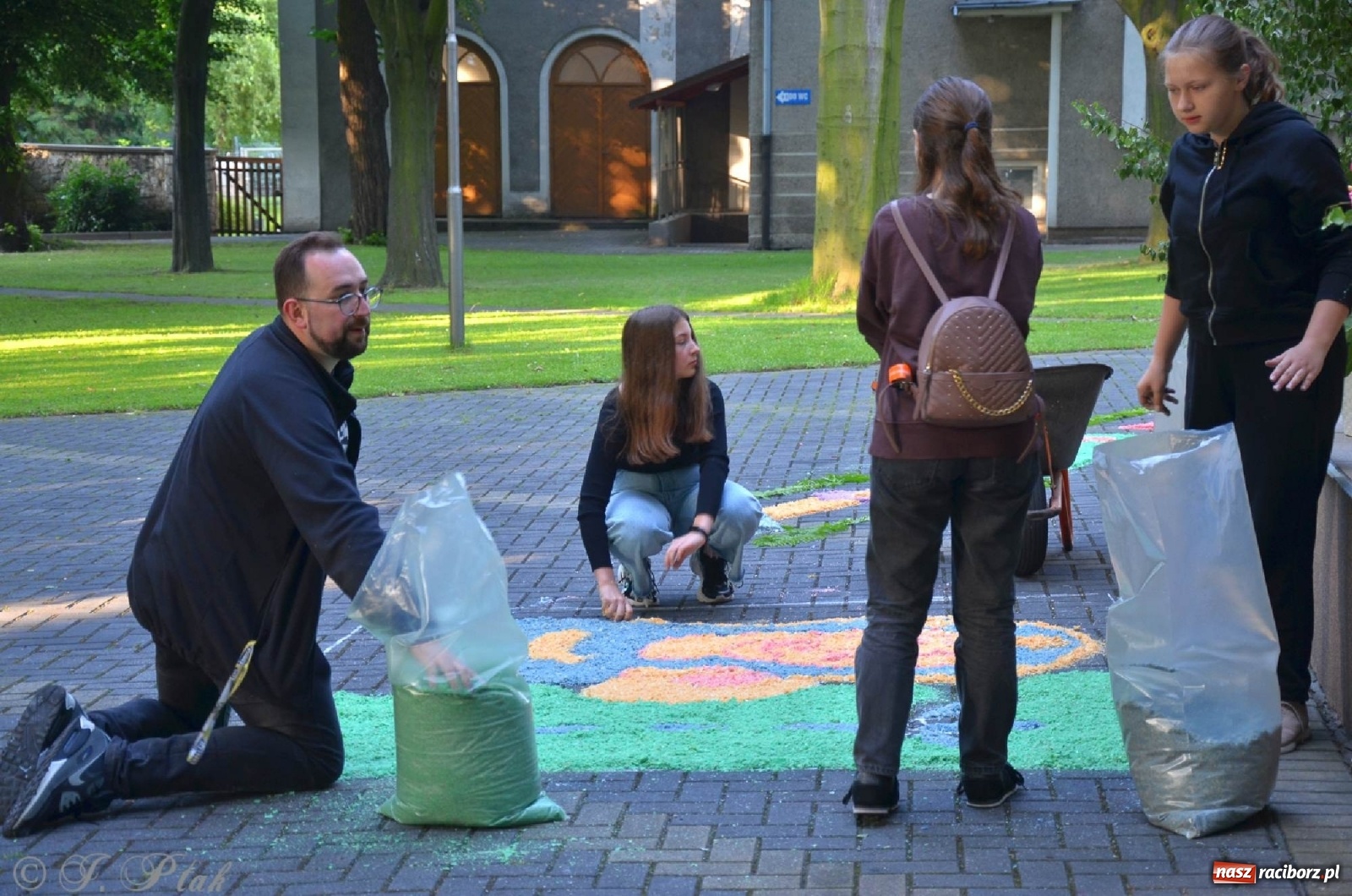 Zdjęcie w galerii na portalu naszraciborz.pl: Parafie NSPJ i Matki Bożej gotowe na Boże Ciało wiadomości z regionu