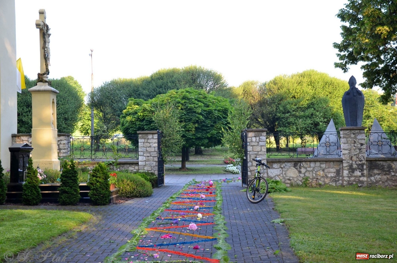 Zdjęcie w galerii na portalu naszraciborz.pl: Parafie NSPJ i Matki Bożej gotowe na Boże Ciało wiadomości z regionu