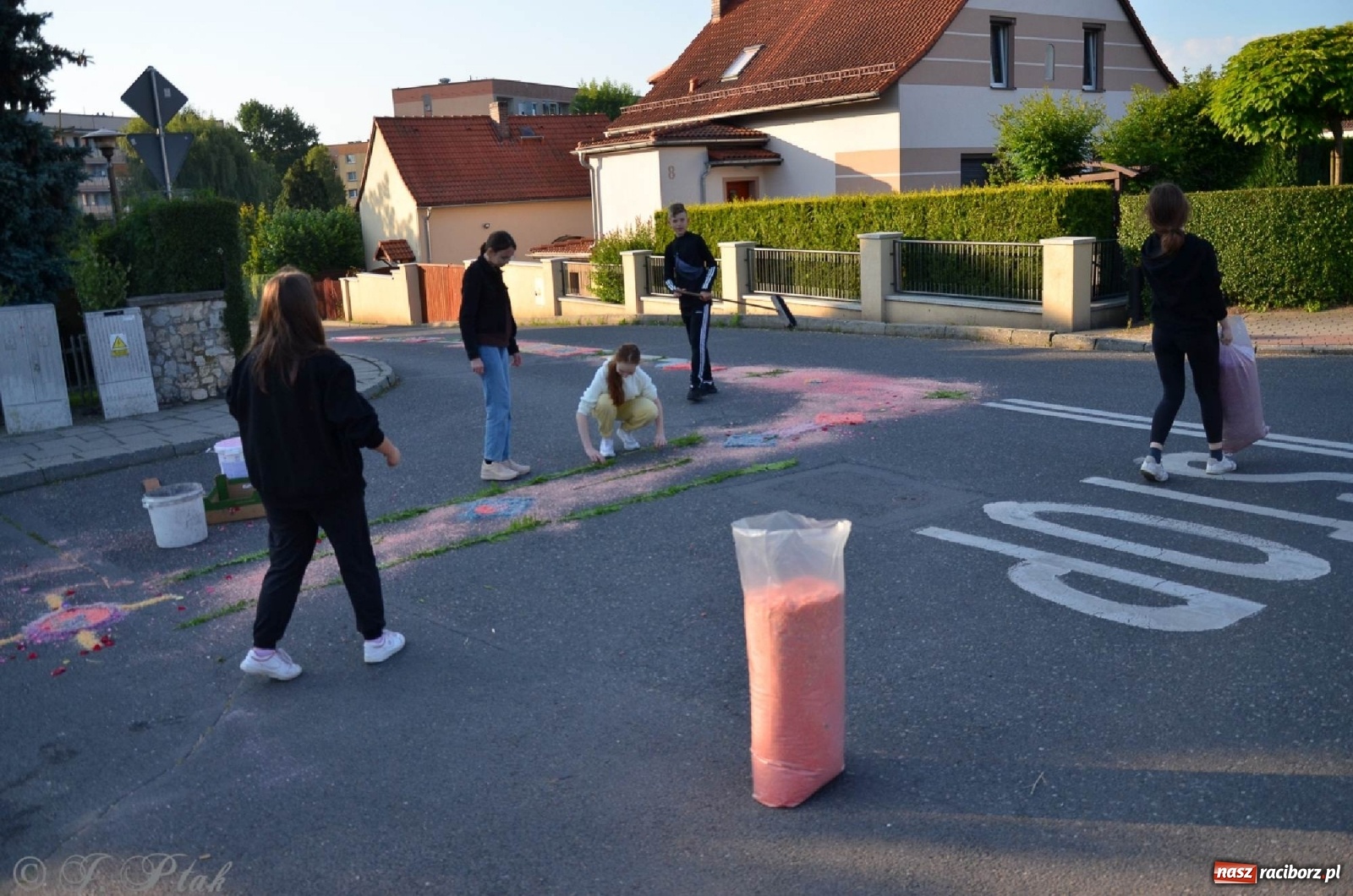 Zdjęcie w galerii na portalu naszraciborz.pl: Parafie NSPJ i Matki Bożej gotowe na Boże Ciało wiadomości z regionu