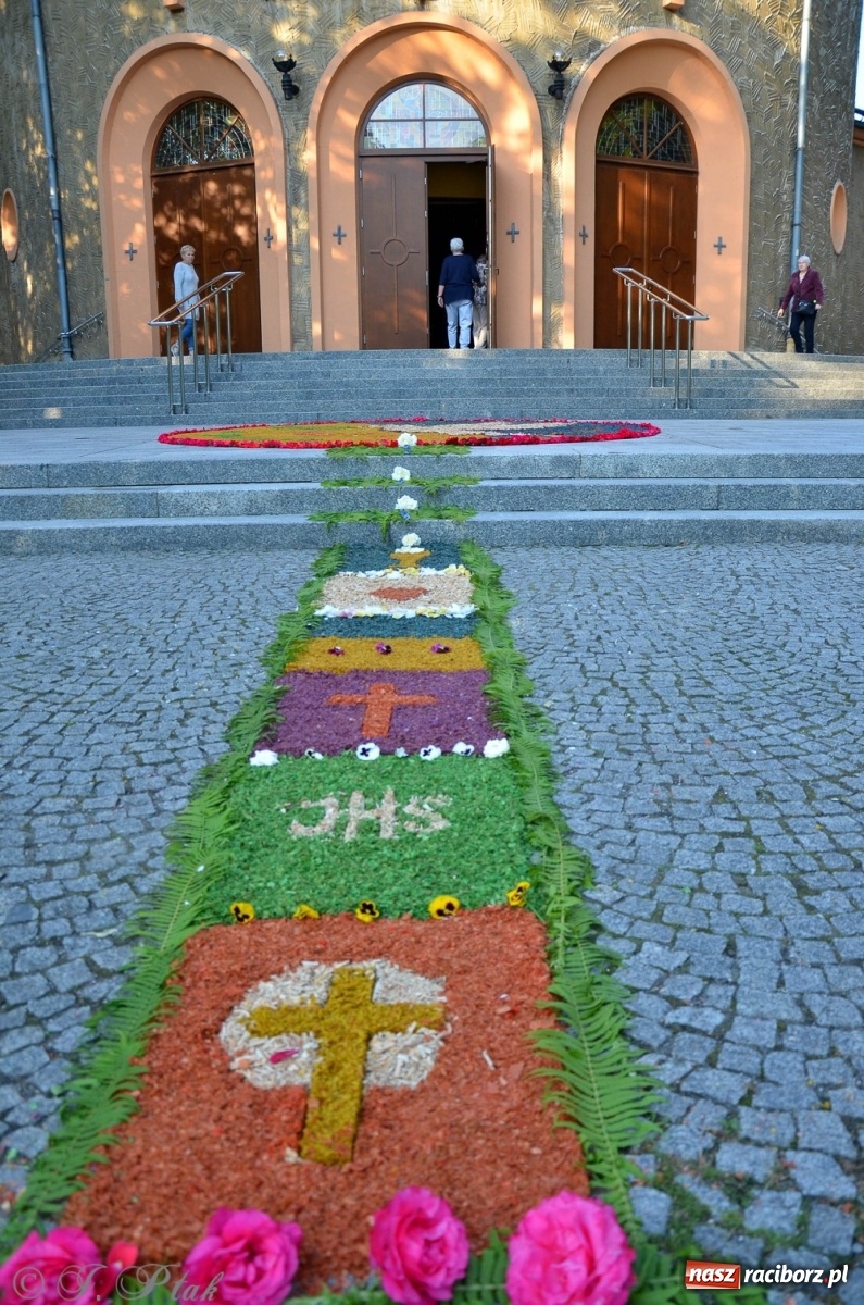 Zdjęcie w galerii na portalu naszraciborz.pl: Parafie NSPJ i Matki Bożej gotowe na Boże Ciało wiadomości z regionu