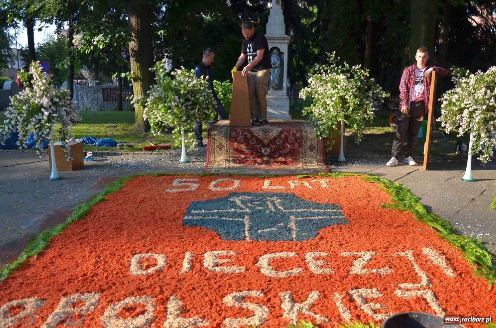 Zdjęcie w galerii na portalu naszraciborz.pl: Parafie NSPJ i Matki Bożej gotowe na Boże Ciało wiadomości z regionu