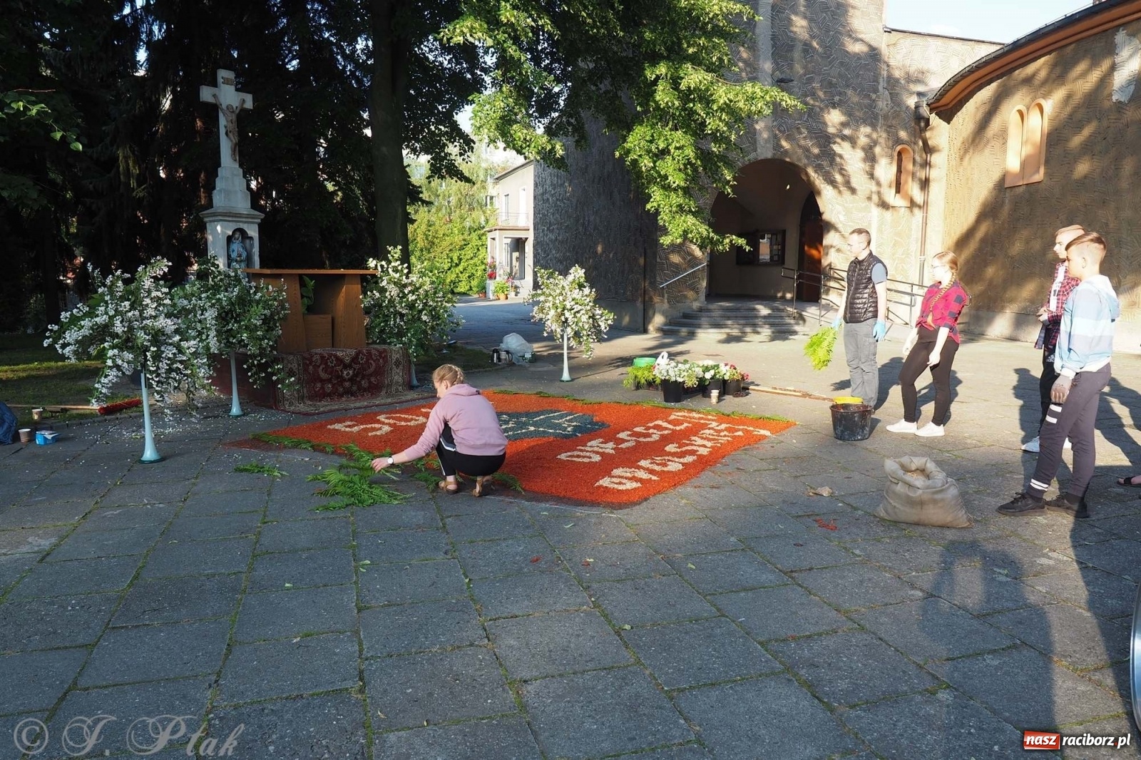 Zdjęcie w galerii na portalu naszraciborz.pl: Parafie NSPJ i Matki Bożej gotowe na Boże Ciało wiadomości z regionu