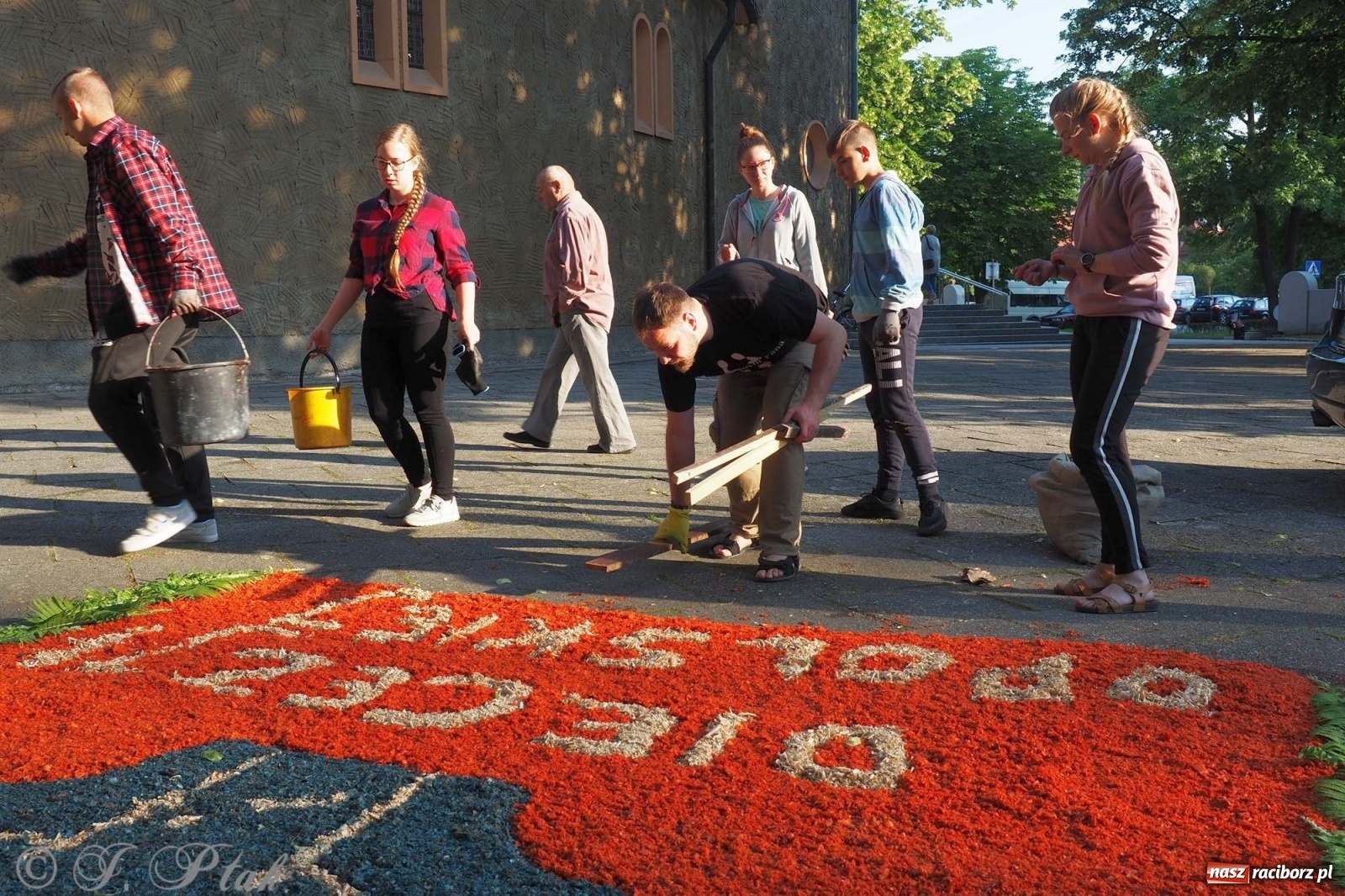 Zdjęcie w galerii na portalu naszraciborz.pl: Parafie NSPJ i Matki Bożej gotowe na Boże Ciało wiadomości z regionu