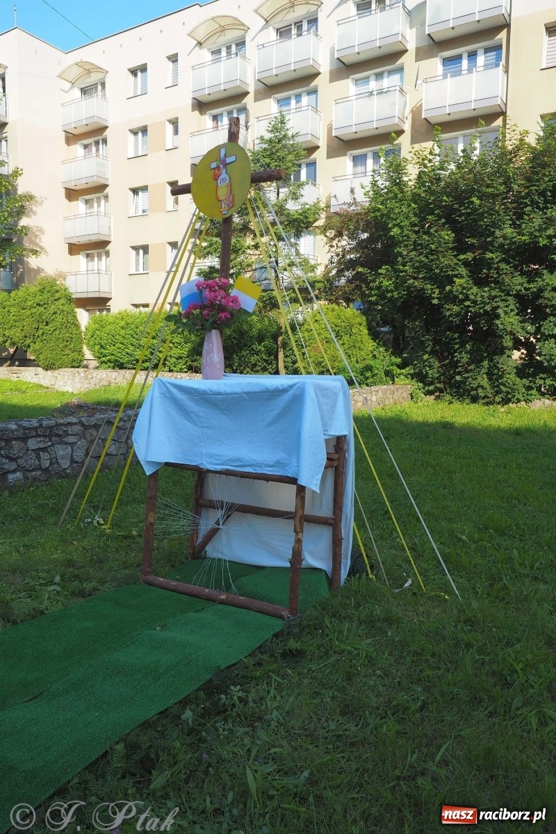 Zdjęcie w galerii na portalu naszraciborz.pl: Parafie NSPJ i Matki Bożej gotowe na Boże Ciało wiadomości z regionu