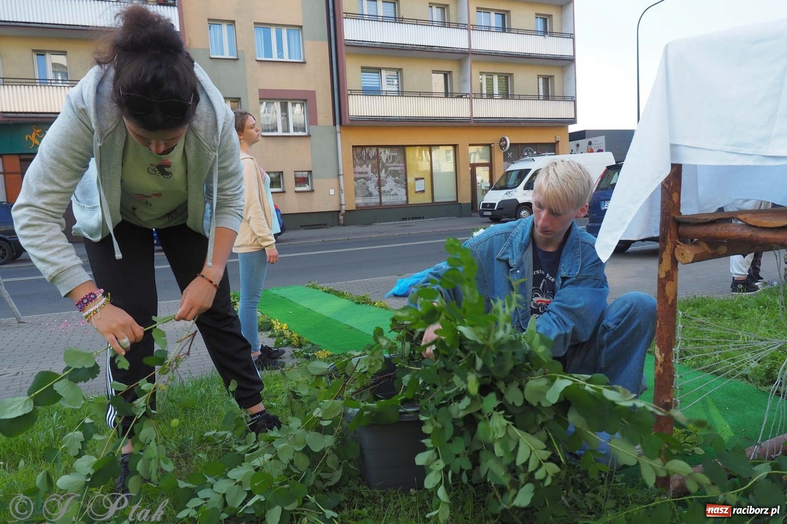Zdjęcie w galerii na portalu naszraciborz.pl: Parafie NSPJ i Matki Bożej gotowe na Boże Ciało wiadomości z regionu