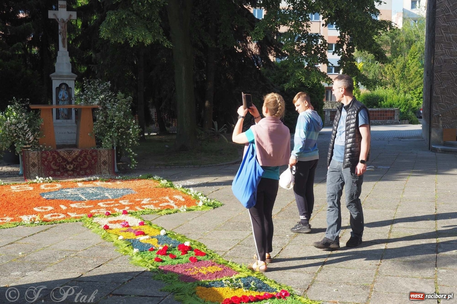 Zdjęcie w galerii na portalu naszraciborz.pl: Parafie NSPJ i Matki Bożej gotowe na Boże Ciało wiadomości z regionu