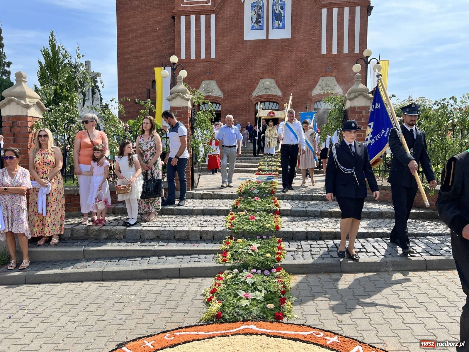 Zdjęcie w galerii na portalu naszraciborz.pl: Procesja Bożego Ciała w Raciborzu-Brzeziu. Przed rokiem 800-lecia wiadomości z regionu