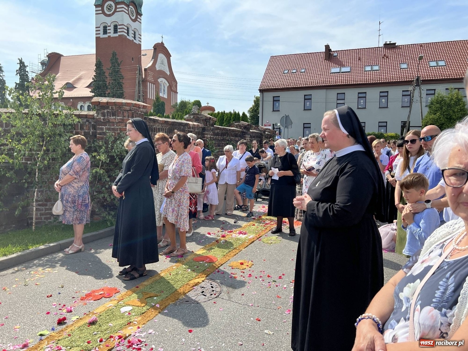 Zdjęcie w galerii na portalu naszraciborz.pl: Procesja Bożego Ciała w Raciborzu-Brzeziu. Przed rokiem 800-lecia wiadomości z regionu