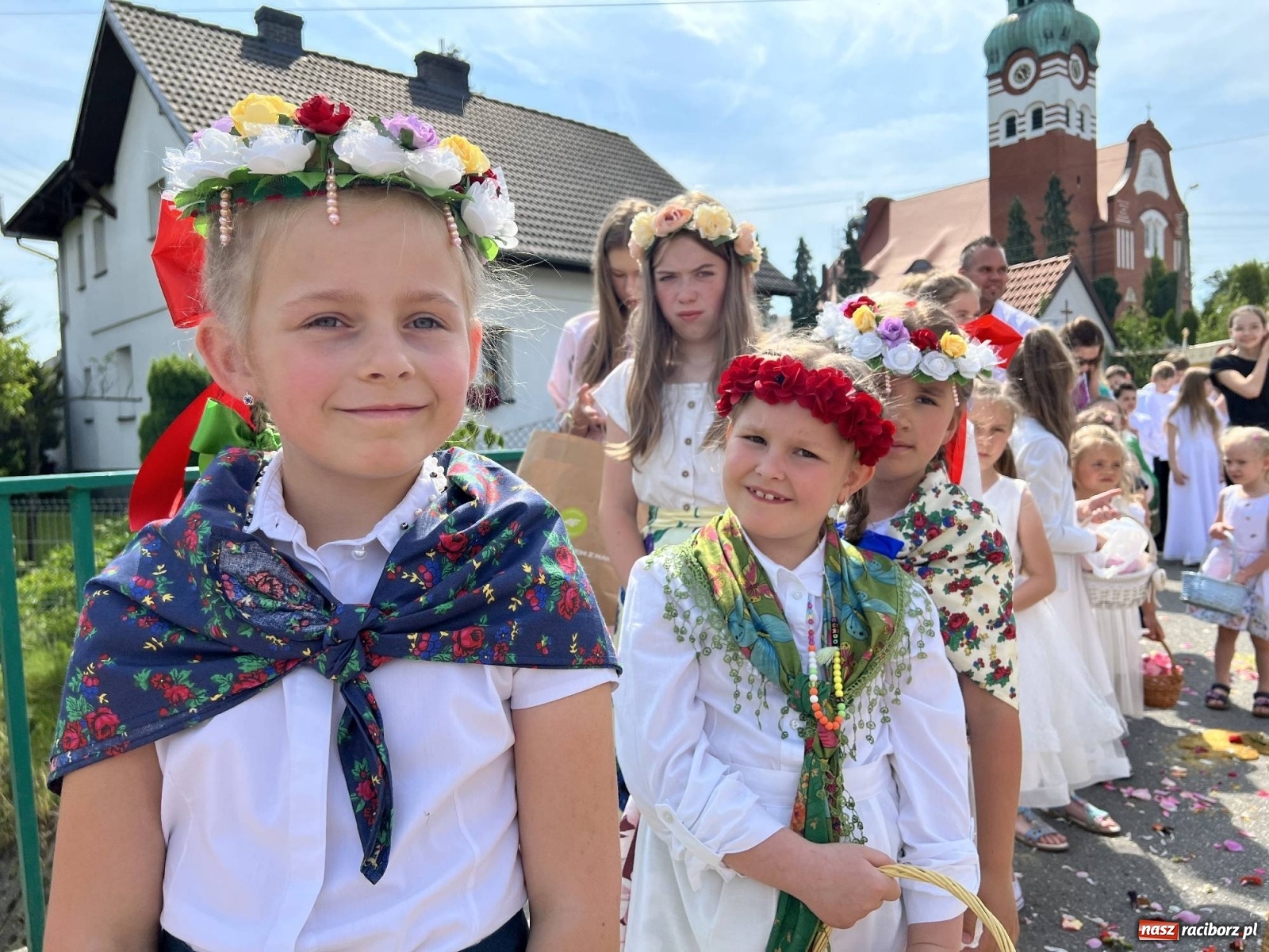 Zdjęcie w galerii na portalu naszraciborz.pl: Procesja Bożego Ciała w Raciborzu-Brzeziu. Przed rokiem 800-lecia wiadomości z regionu