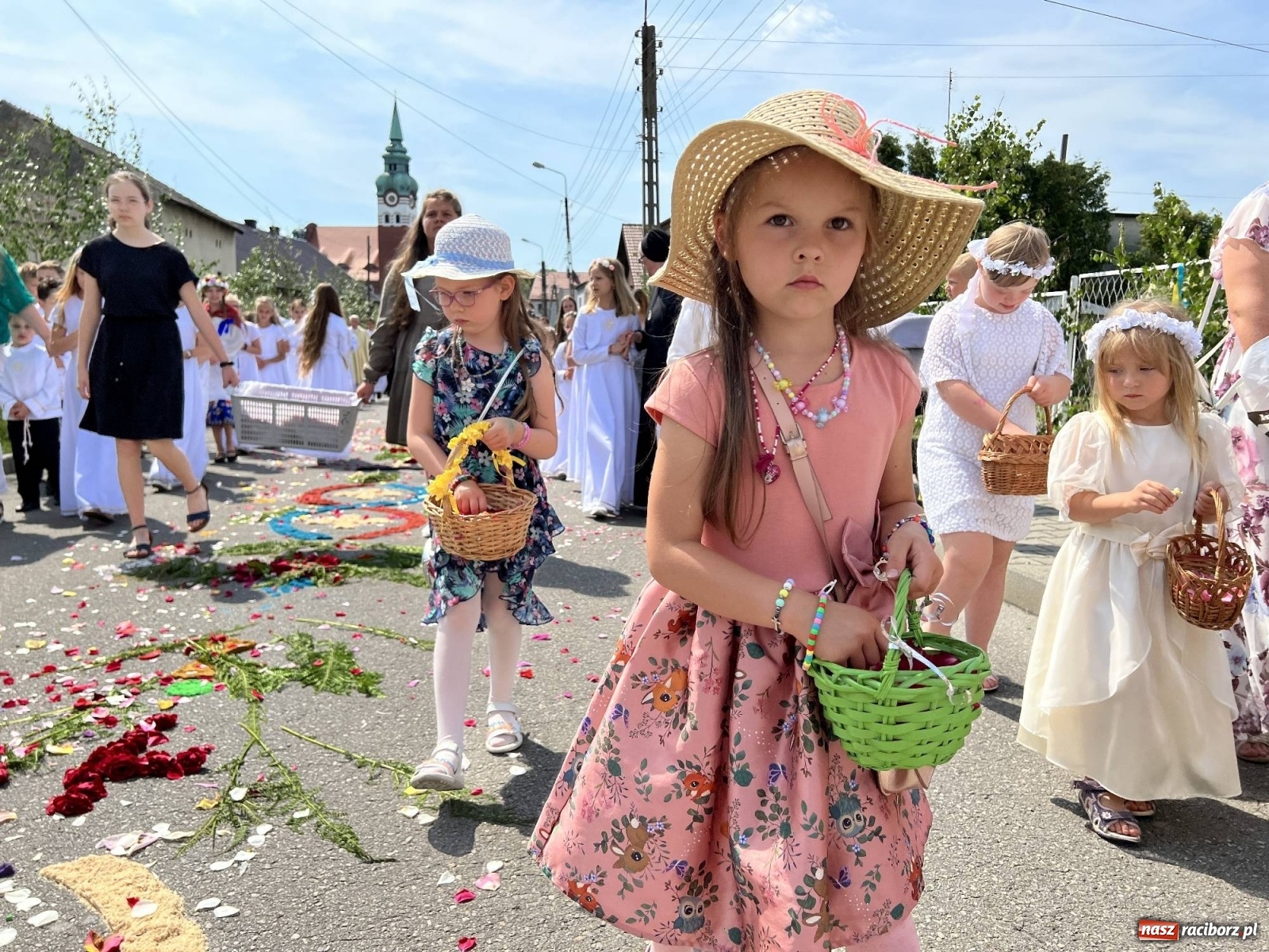 Zdjęcie w galerii na portalu naszraciborz.pl: Procesja Bożego Ciała w Raciborzu-Brzeziu. Przed rokiem 800-lecia wiadomości z regionu