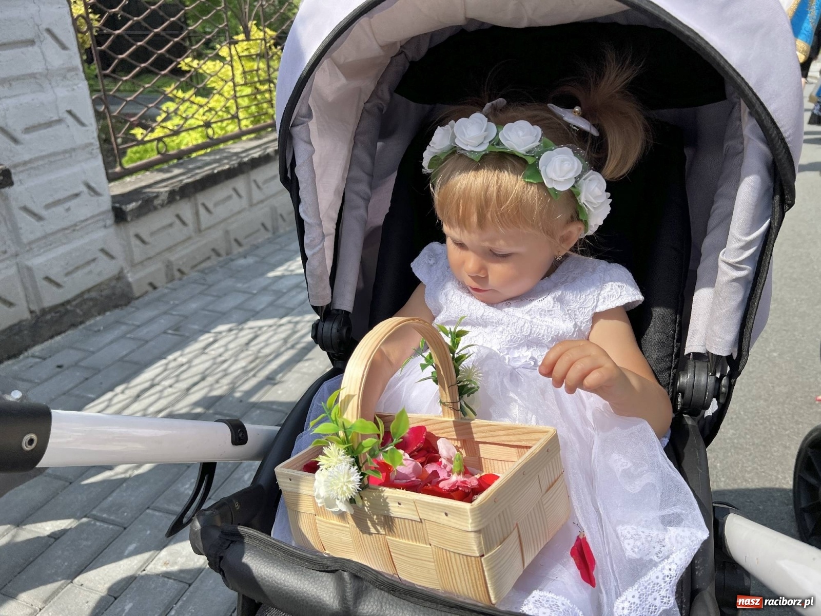 Zdjęcie w galerii na portalu naszraciborz.pl: Procesja Bożego Ciała w Raciborzu-Brzeziu. Przed rokiem 800-lecia wiadomości z regionu