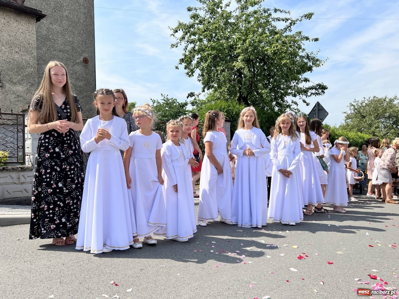 Zdjęcie w galerii na portalu naszraciborz.pl: Procesja Bożego Ciała w Raciborzu-Brzeziu. Przed rokiem 800-lecia wiadomości z regionu