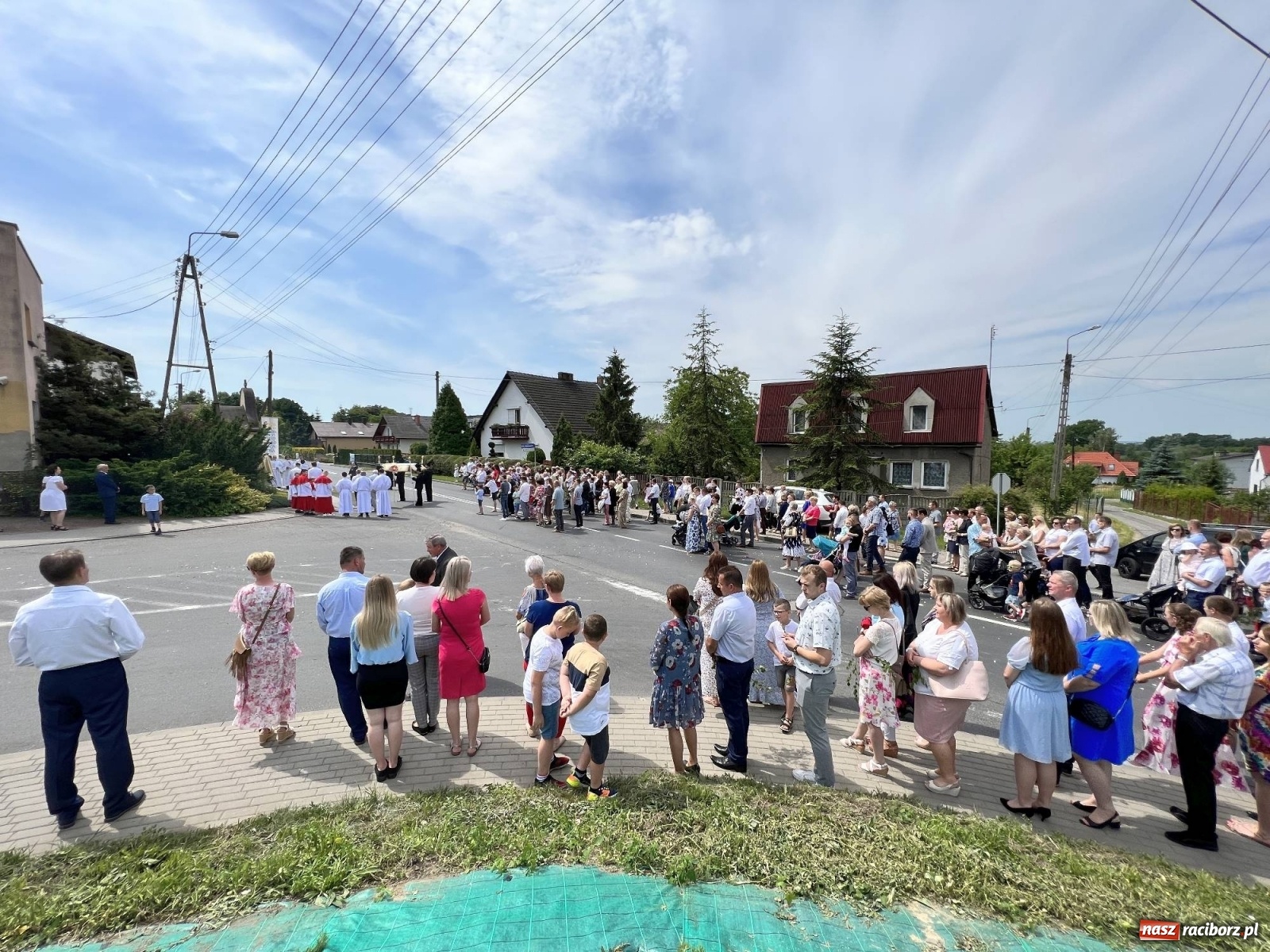Zdjęcie w galerii na portalu naszraciborz.pl: Procesja Bożego Ciała w Raciborzu-Brzeziu. Przed rokiem 800-lecia wiadomości z regionu