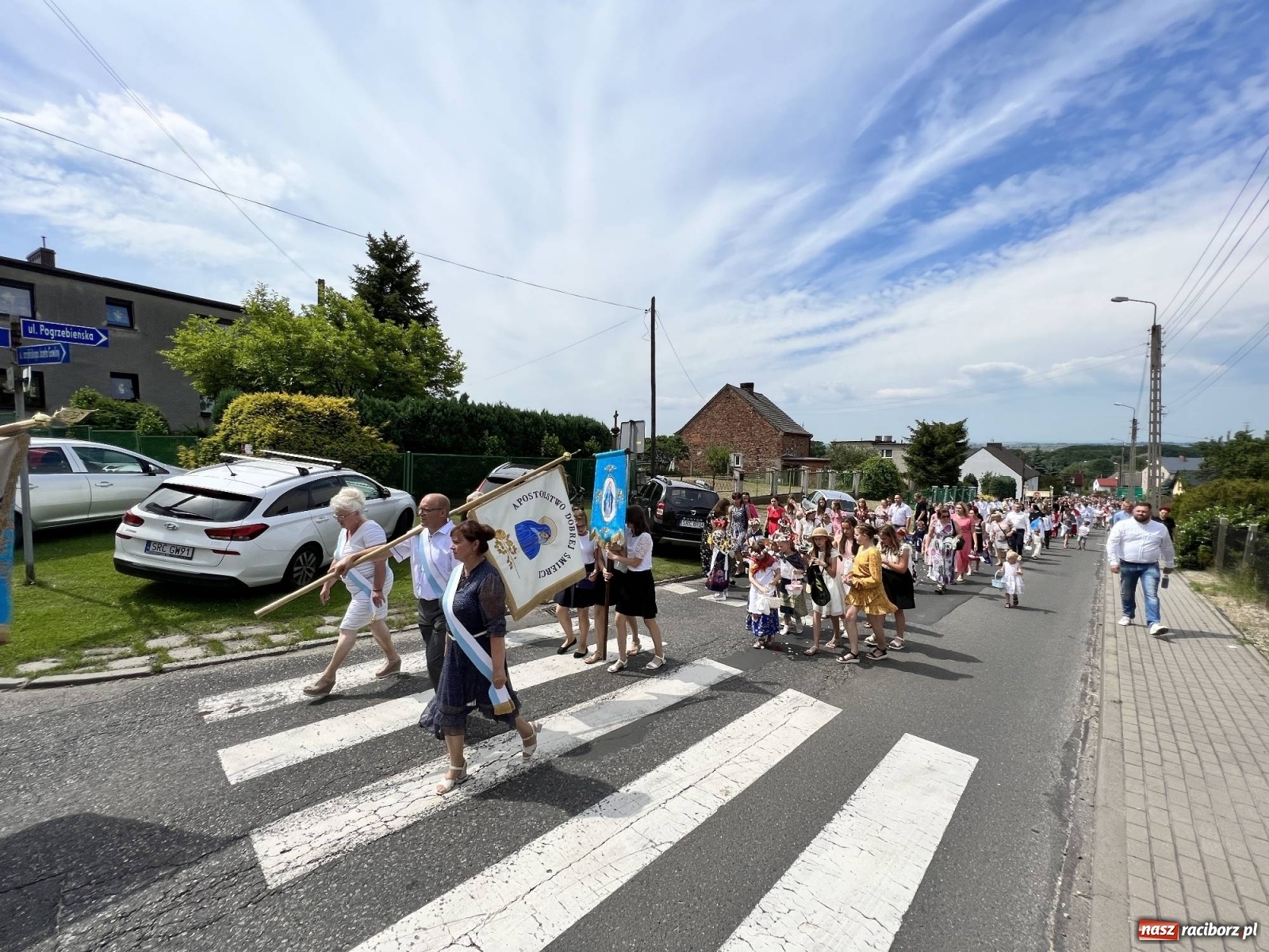 Zdjęcie w galerii na portalu naszraciborz.pl: Procesja Bożego Ciała w Raciborzu-Brzeziu. Przed rokiem 800-lecia wiadomości z regionu
