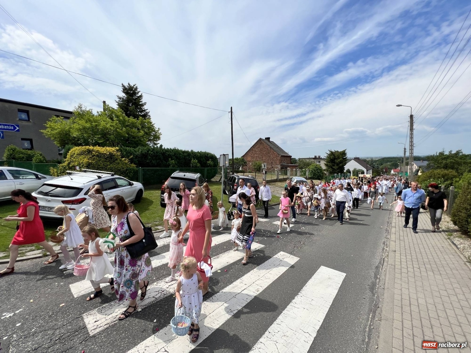 Zdjęcie w galerii na portalu naszraciborz.pl: Procesja Bożego Ciała w Raciborzu-Brzeziu. Przed rokiem 800-lecia wiadomości z regionu