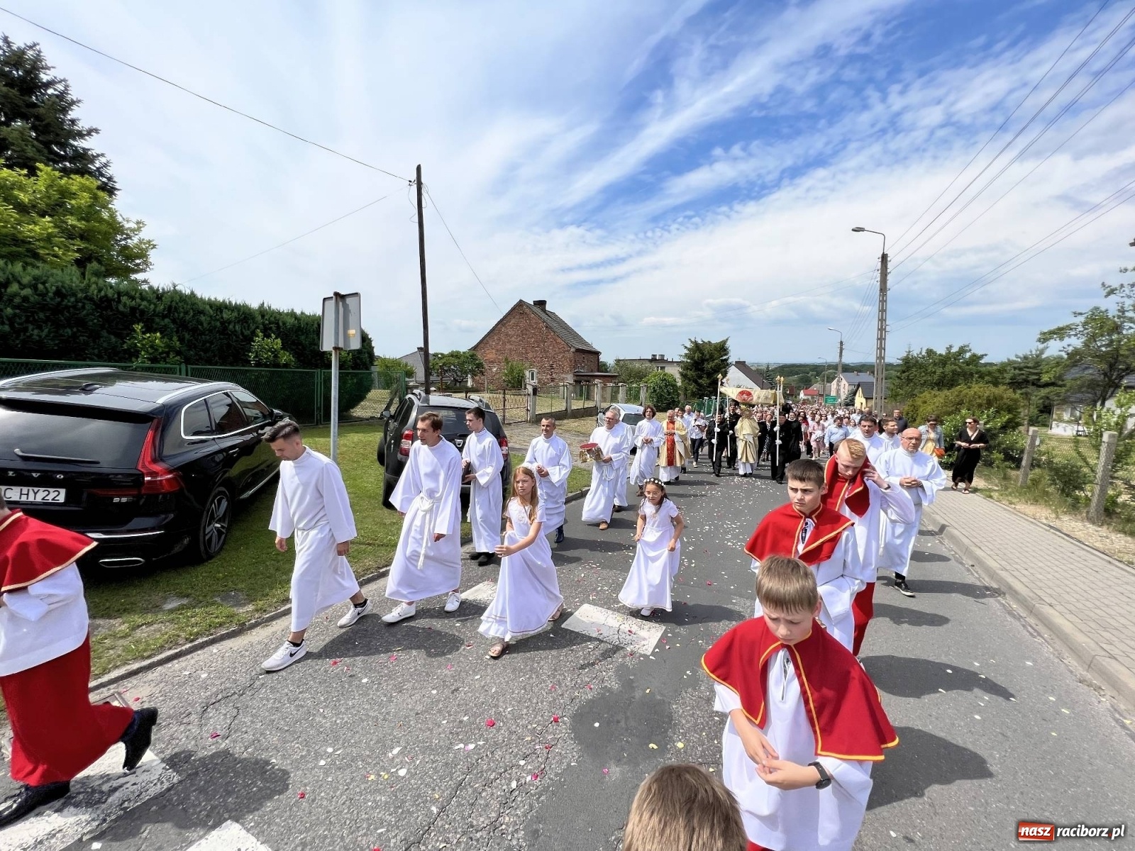Zdjęcie w galerii na portalu naszraciborz.pl: Procesja Bożego Ciała w Raciborzu-Brzeziu. Przed rokiem 800-lecia wiadomości z regionu