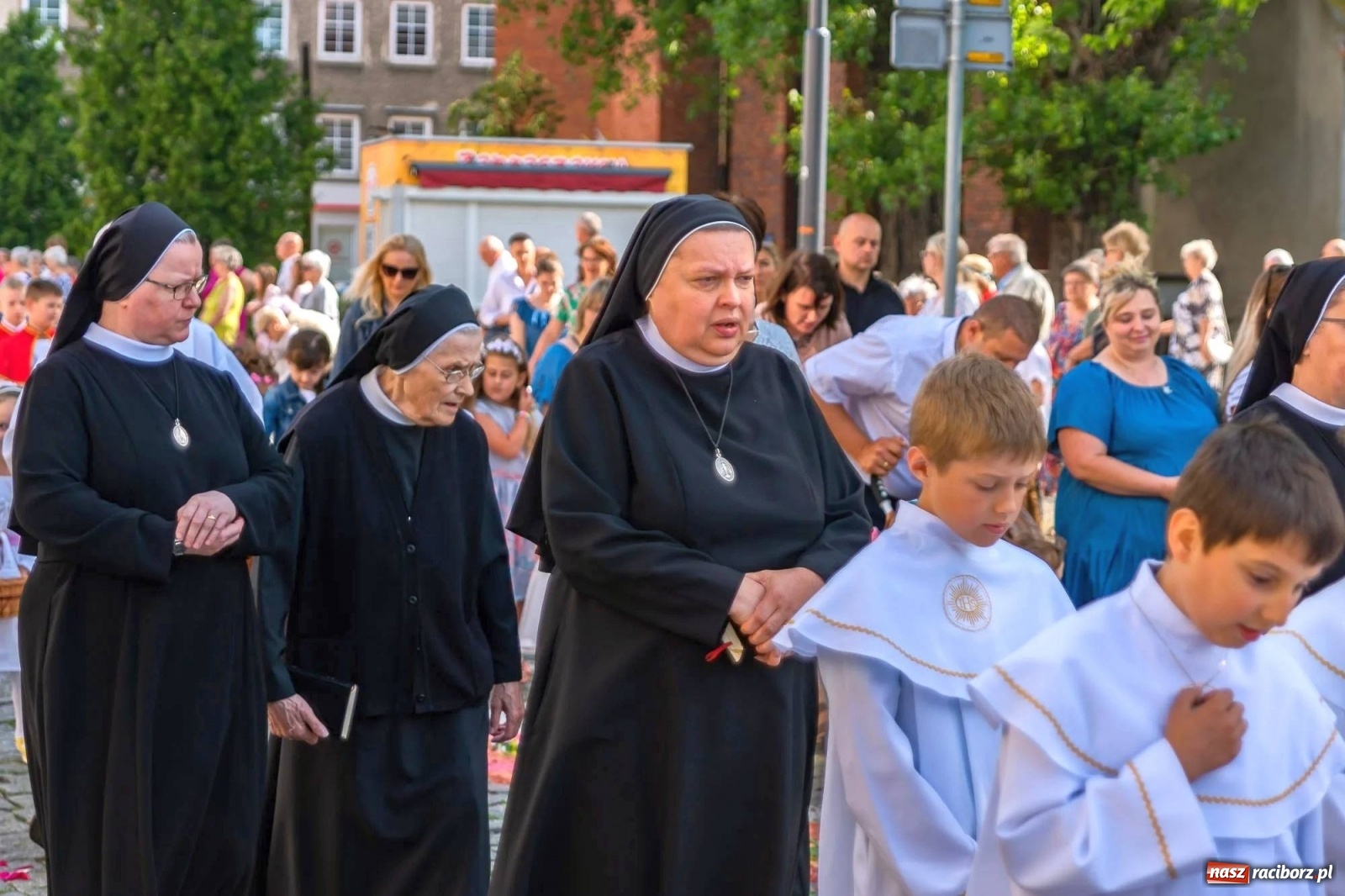Zdjęcie w galerii na portalu naszraciborz.pl: Boże Ciało na starym mieście w Raciborzu [FOTO i WIDEO] wiadomości z regionu