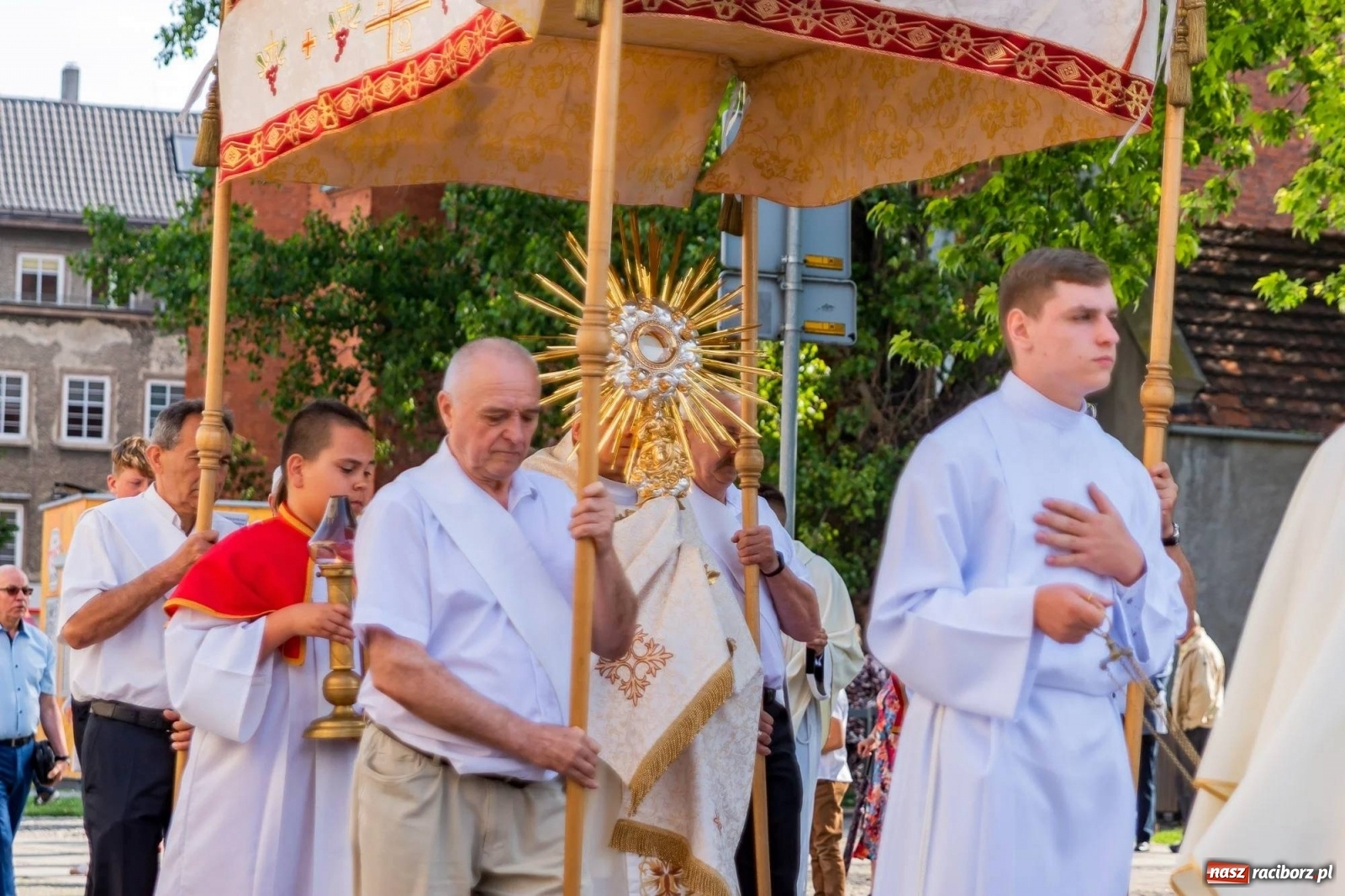 Zdjęcie w galerii na portalu naszraciborz.pl: Boże Ciało na starym mieście w Raciborzu [FOTO i WIDEO] wiadomości z regionu
