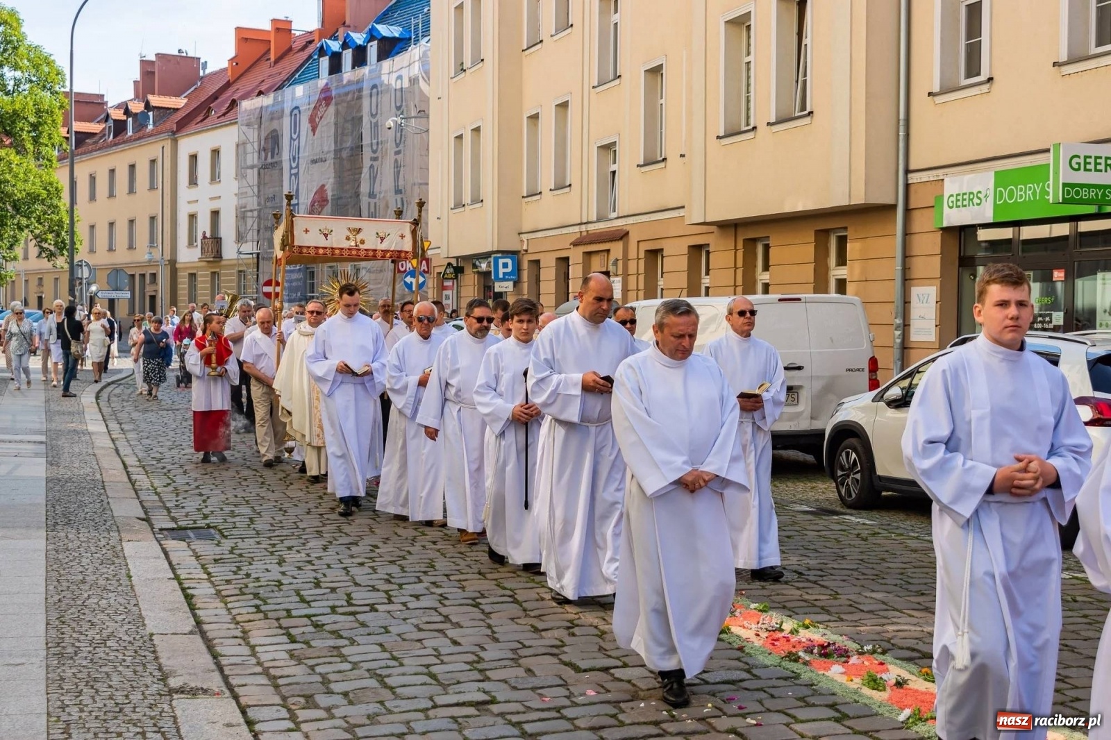 Zdjęcie w galerii na portalu naszraciborz.pl: Boże Ciało na starym mieście w Raciborzu [FOTO i WIDEO] wiadomości z regionu