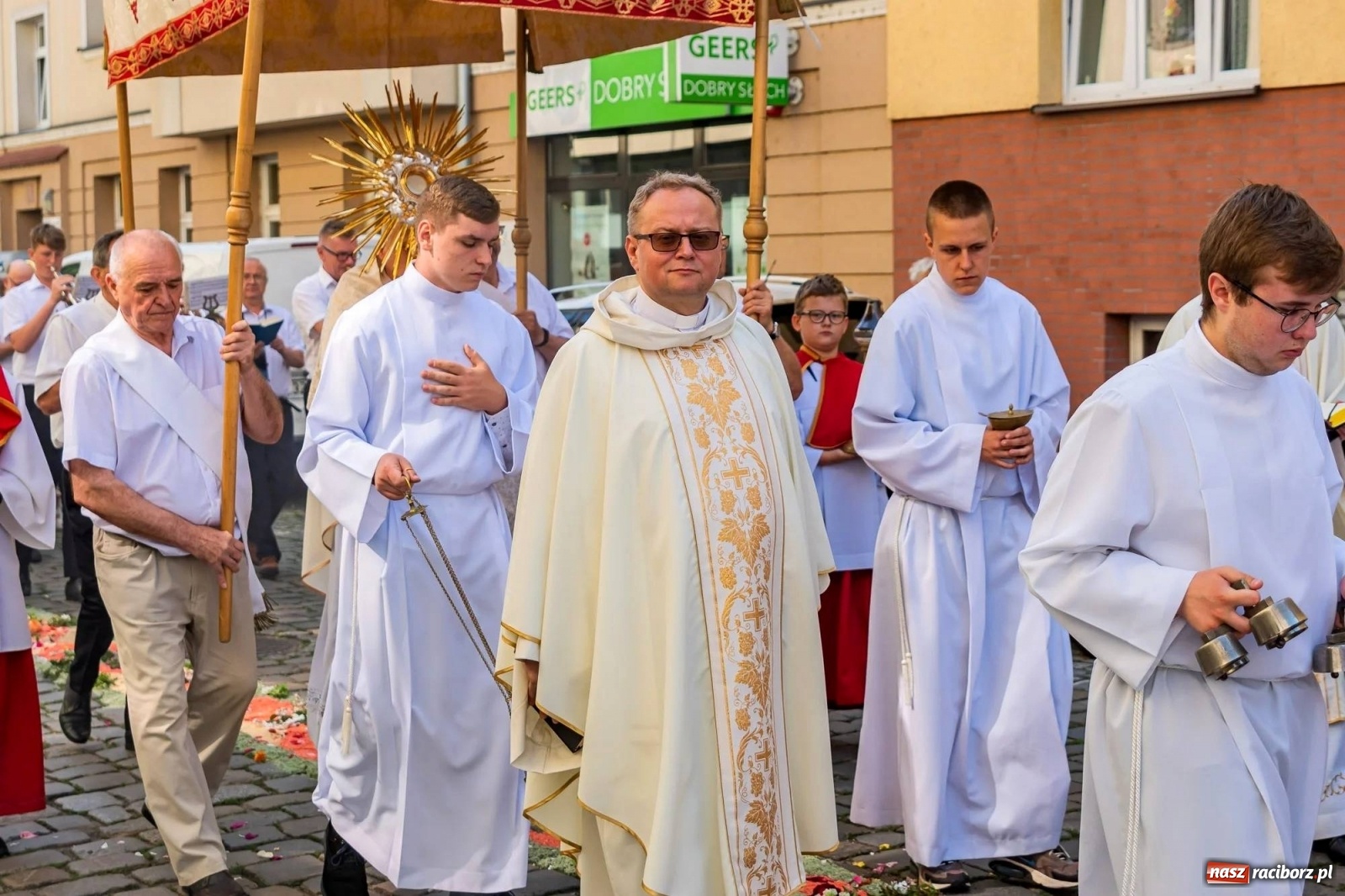 Zdjęcie w galerii na portalu naszraciborz.pl: Boże Ciało na starym mieście w Raciborzu [FOTO i WIDEO] wiadomości z regionu