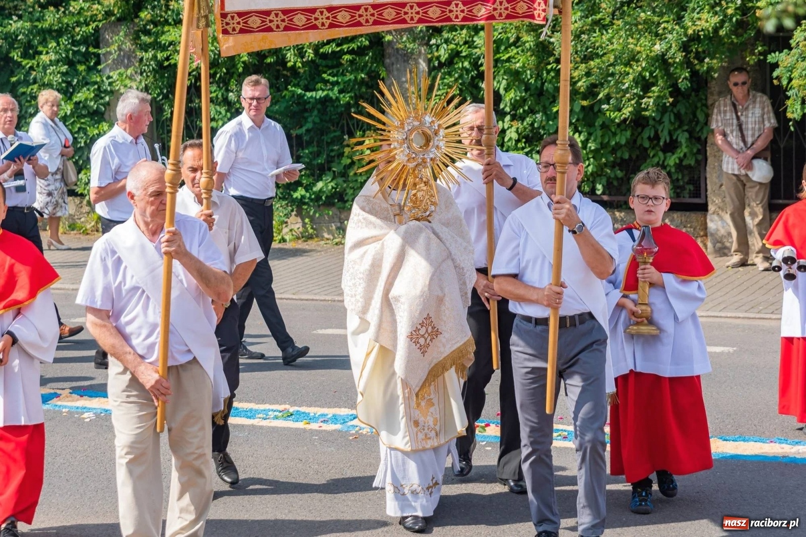 Zdjęcie w galerii na portalu naszraciborz.pl: Boże Ciało na starym mieście w Raciborzu [FOTO i WIDEO] wiadomości z regionu