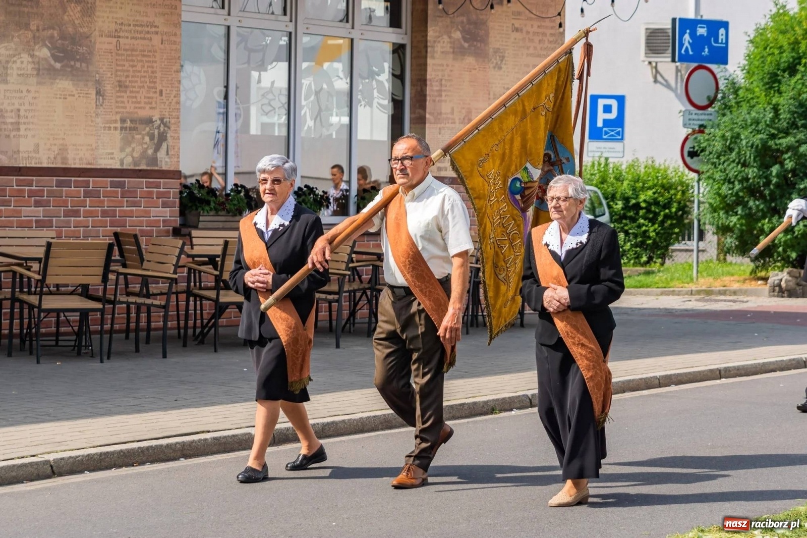 Zdjęcie w galerii na portalu naszraciborz.pl: Boże Ciało na starym mieście w Raciborzu [FOTO i WIDEO] wiadomości z regionu