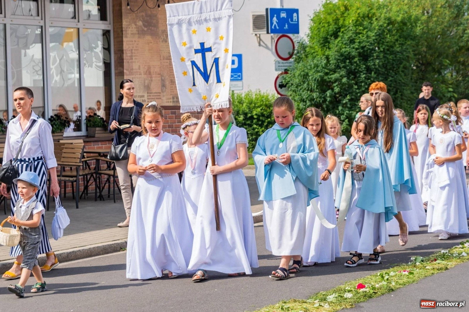Zdjęcie w galerii na portalu naszraciborz.pl: Boże Ciało na starym mieście w Raciborzu [FOTO i WIDEO] wiadomości z regionu