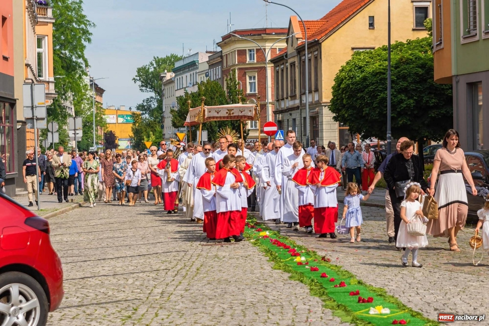 Zdjęcie w galerii na portalu naszraciborz.pl: Boże Ciało na starym mieście w Raciborzu [FOTO i WIDEO] wiadomości z regionu