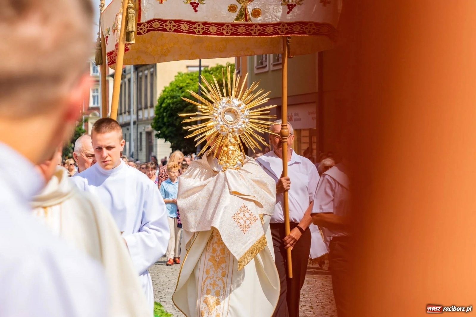 Zdjęcie w galerii na portalu naszraciborz.pl: Boże Ciało na starym mieście w Raciborzu [FOTO i WIDEO] wiadomości z regionu
