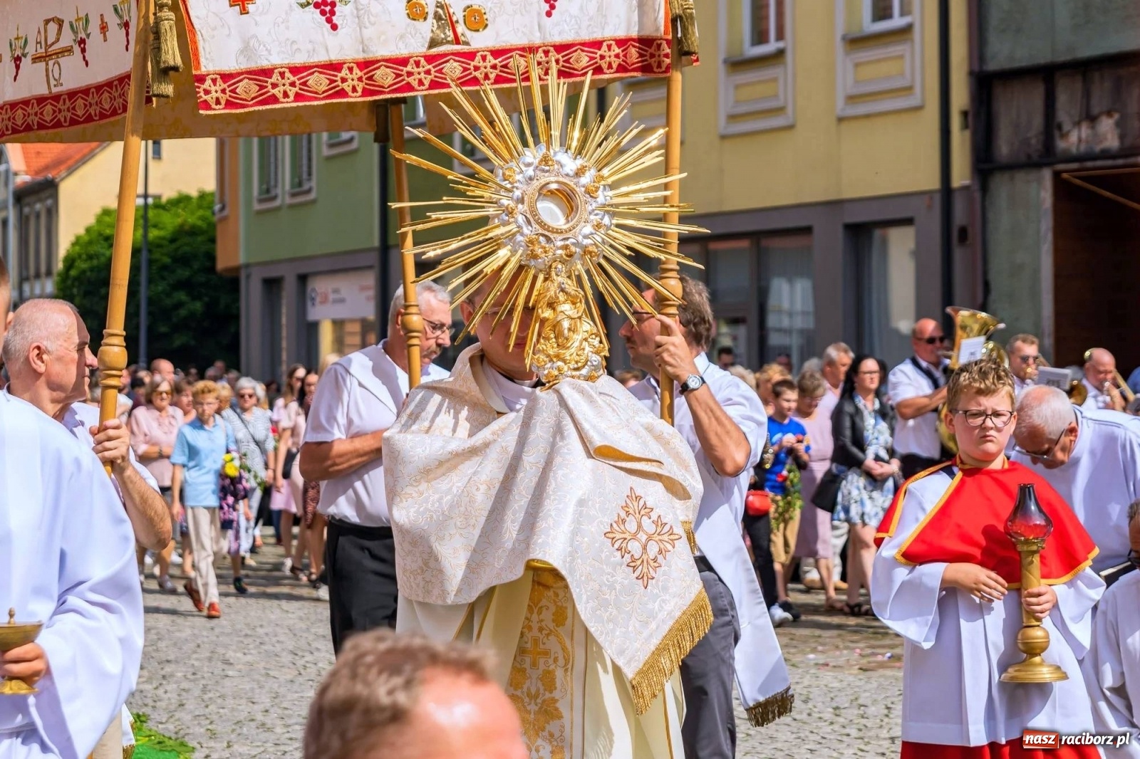 Zdjęcie w galerii na portalu naszraciborz.pl: Boże Ciało na starym mieście w Raciborzu [FOTO i WIDEO] wiadomości z regionu