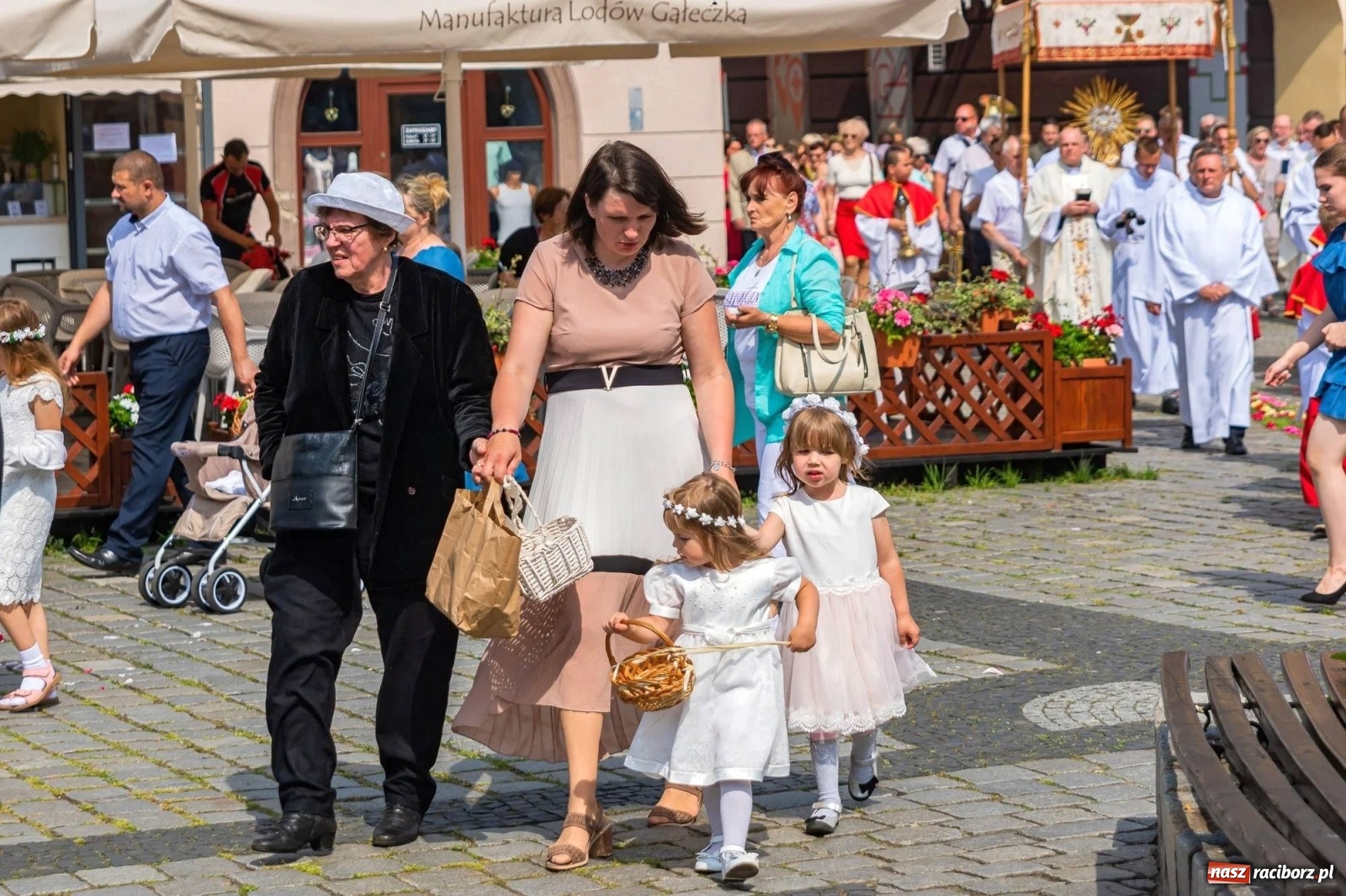 Zdjęcie w galerii na portalu naszraciborz.pl: Boże Ciało na starym mieście w Raciborzu [FOTO i WIDEO] wiadomości z regionu