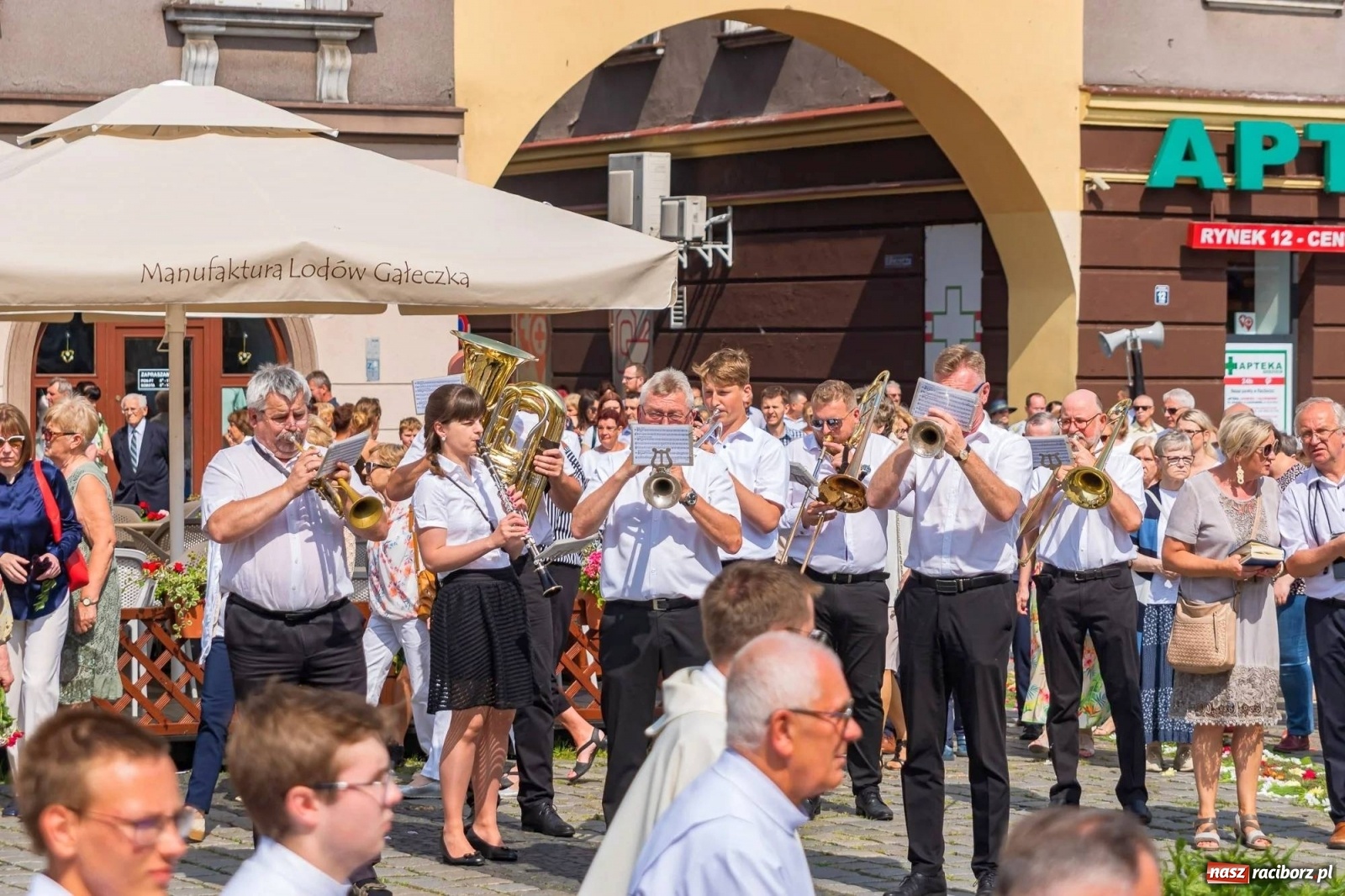 Zdjęcie w galerii na portalu naszraciborz.pl: Boże Ciało na starym mieście w Raciborzu [FOTO i WIDEO] wiadomości z regionu