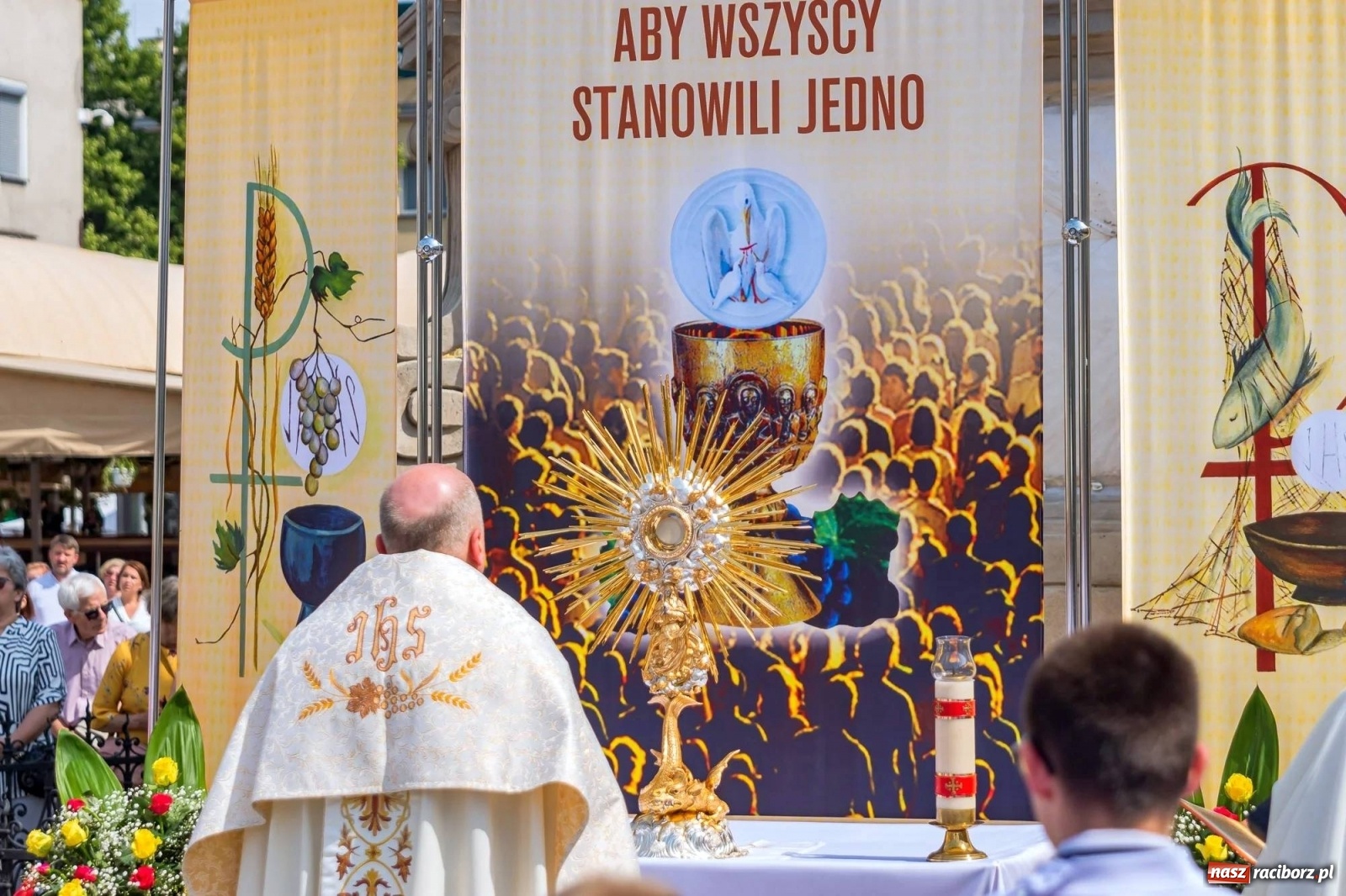 Zdjęcie w galerii na portalu naszraciborz.pl: Boże Ciało na starym mieście w Raciborzu [FOTO i WIDEO] wiadomości z regionu