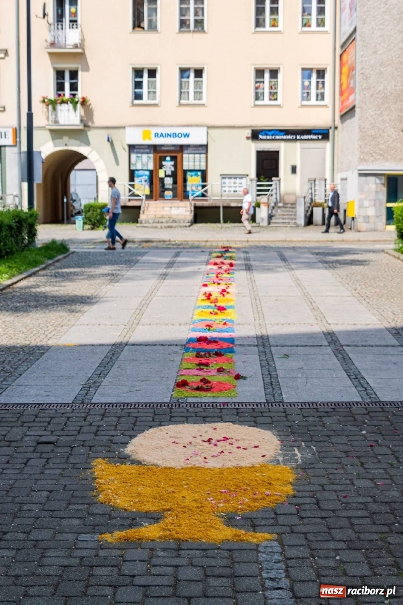Zdjęcie w galerii na portalu naszraciborz.pl: Boże Ciało na starym mieście w Raciborzu [FOTO i WIDEO] wiadomości z regionu