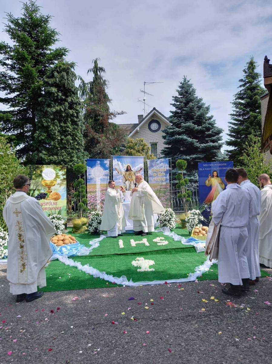 Zdjęcie w galerii na portalu naszraciborz.pl: Boże Ciało na Starej Wsi w Raciborzu wiadomości z regionu
