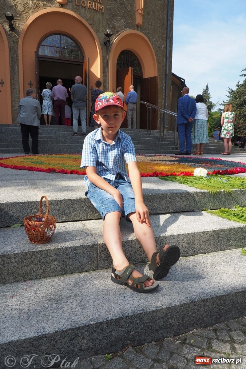 Zdjęcie w galerii na portalu naszraciborz.pl: Boże Ciało w największej raciborskiej parafii [FOTO i WIDEO] wiadomości z regionu