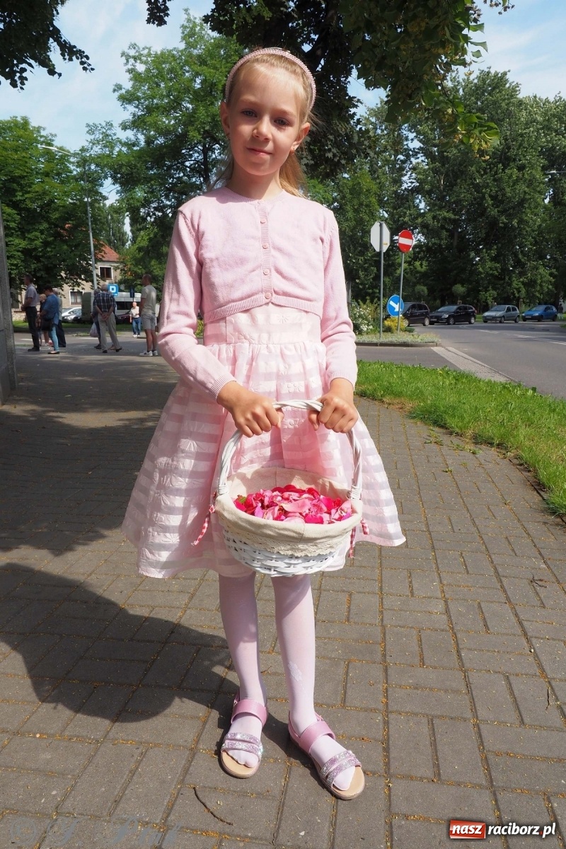 Zdjęcie w galerii na portalu naszraciborz.pl: Boże Ciało w największej raciborskiej parafii [FOTO i WIDEO] wiadomości z regionu