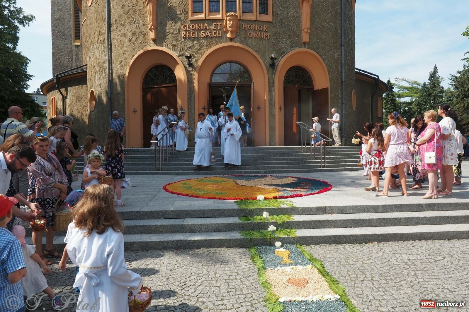 Zdjęcie w galerii na portalu naszraciborz.pl: Boże Ciało w największej raciborskiej parafii [FOTO i WIDEO] wiadomości z regionu