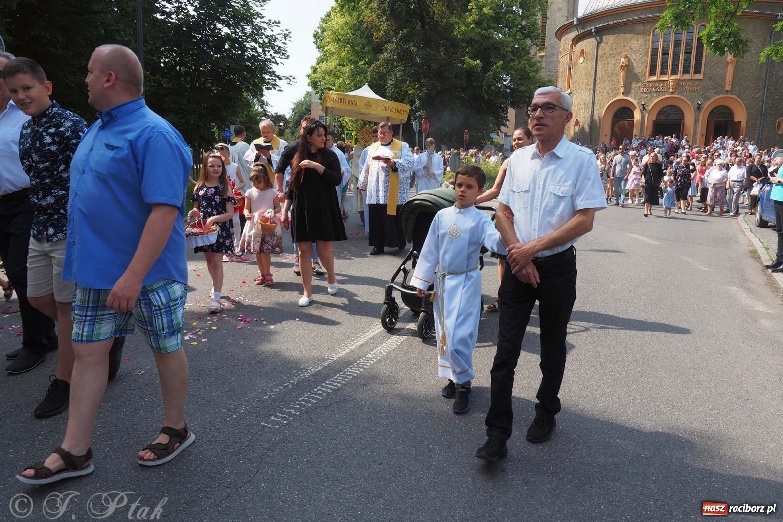 Zdjęcie w galerii na portalu naszraciborz.pl: Boże Ciało w największej raciborskiej parafii [FOTO i WIDEO] wiadomości z regionu