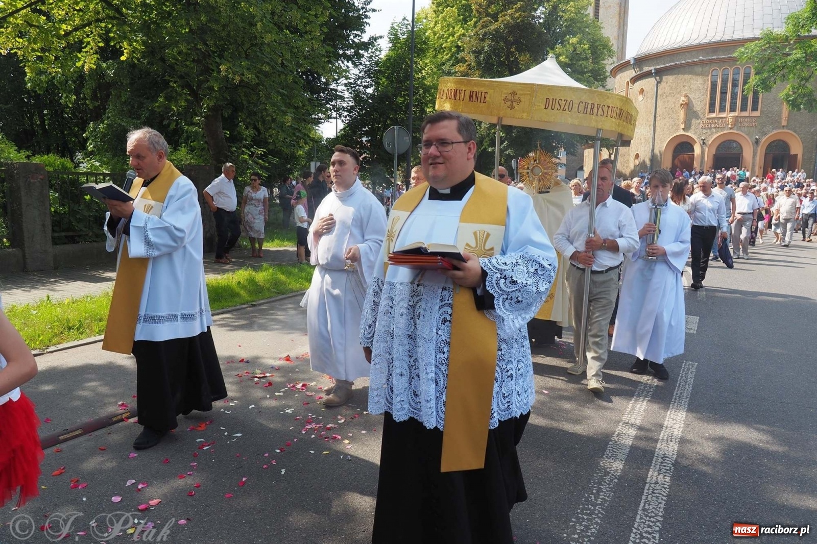 Zdjęcie w galerii na portalu naszraciborz.pl: Boże Ciało w największej raciborskiej parafii [FOTO i WIDEO] wiadomości z regionu