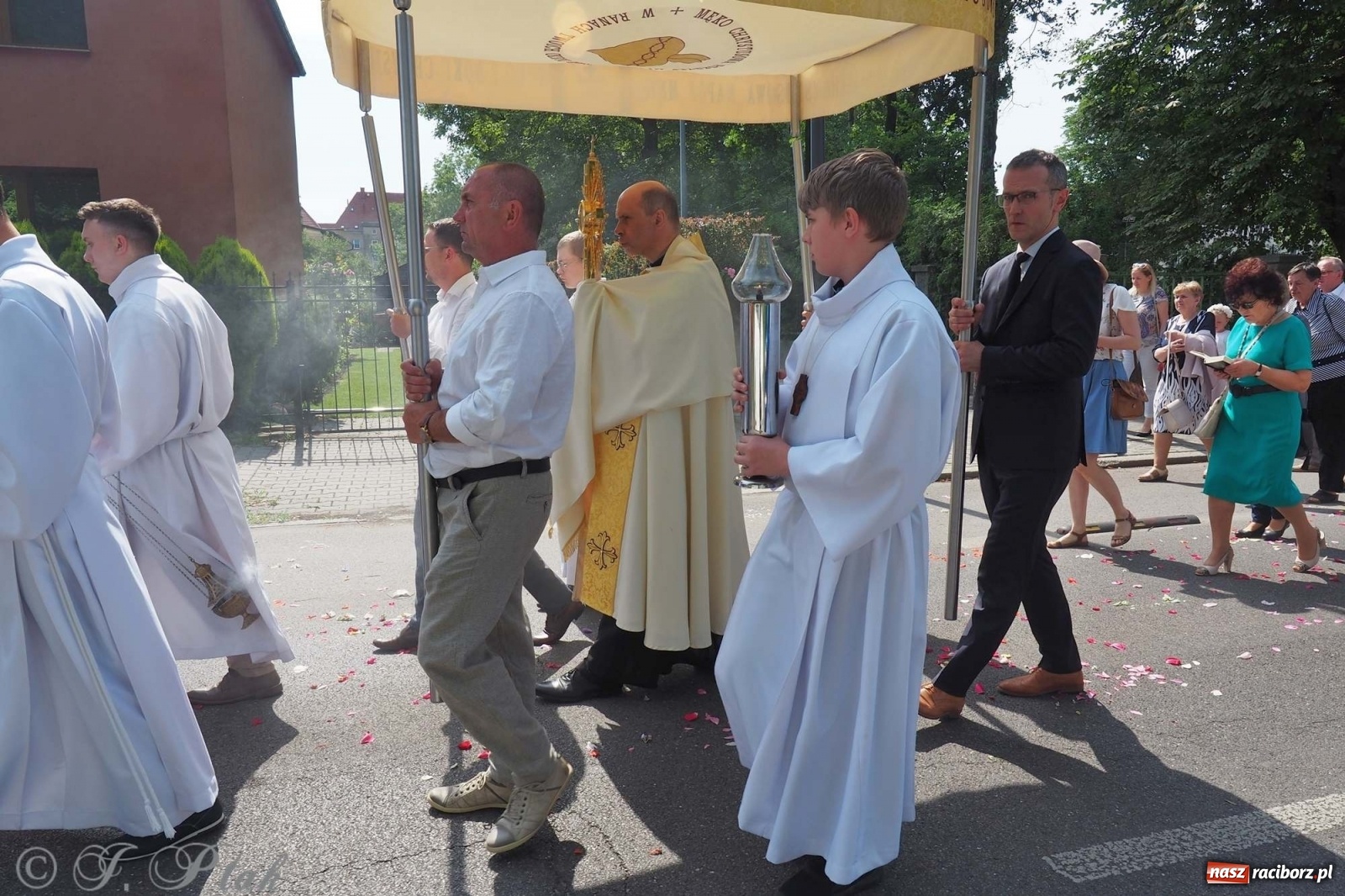 Zdjęcie w galerii na portalu naszraciborz.pl: Boże Ciało w największej raciborskiej parafii [FOTO i WIDEO] wiadomości z regionu
