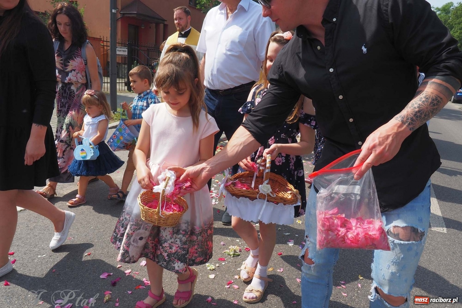Zdjęcie w galerii na portalu naszraciborz.pl: Boże Ciało w największej raciborskiej parafii [FOTO i WIDEO] wiadomości z regionu