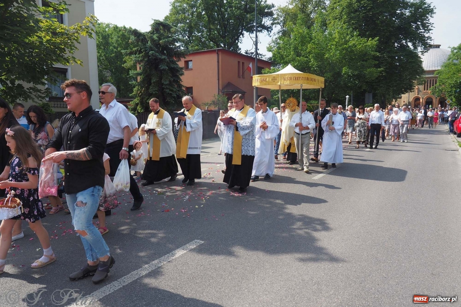 Zdjęcie w galerii na portalu naszraciborz.pl: Boże Ciało w największej raciborskiej parafii [FOTO i WIDEO] wiadomości z regionu