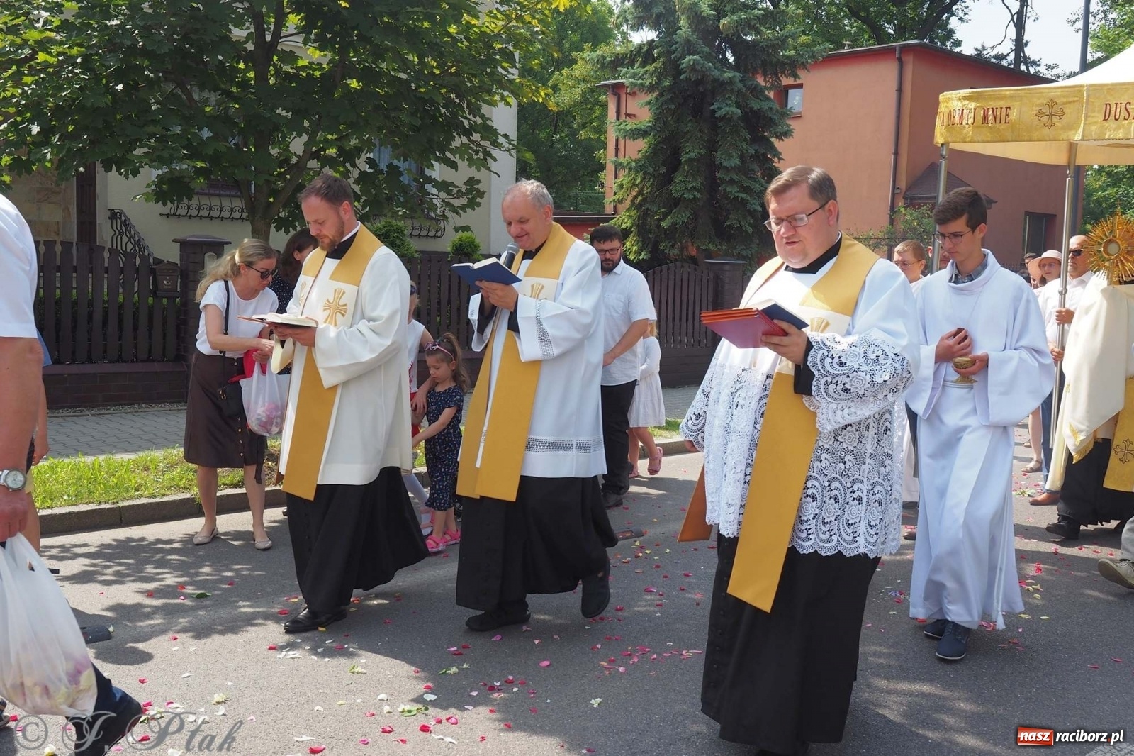 Zdjęcie w galerii na portalu naszraciborz.pl: Boże Ciało w największej raciborskiej parafii [FOTO i WIDEO] wiadomości z regionu