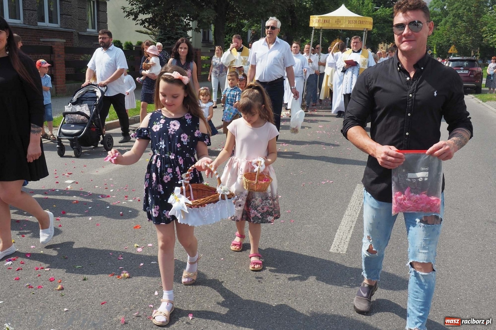 Zdjęcie w galerii na portalu naszraciborz.pl: Boże Ciało w największej raciborskiej parafii [FOTO i WIDEO] wiadomości z regionu